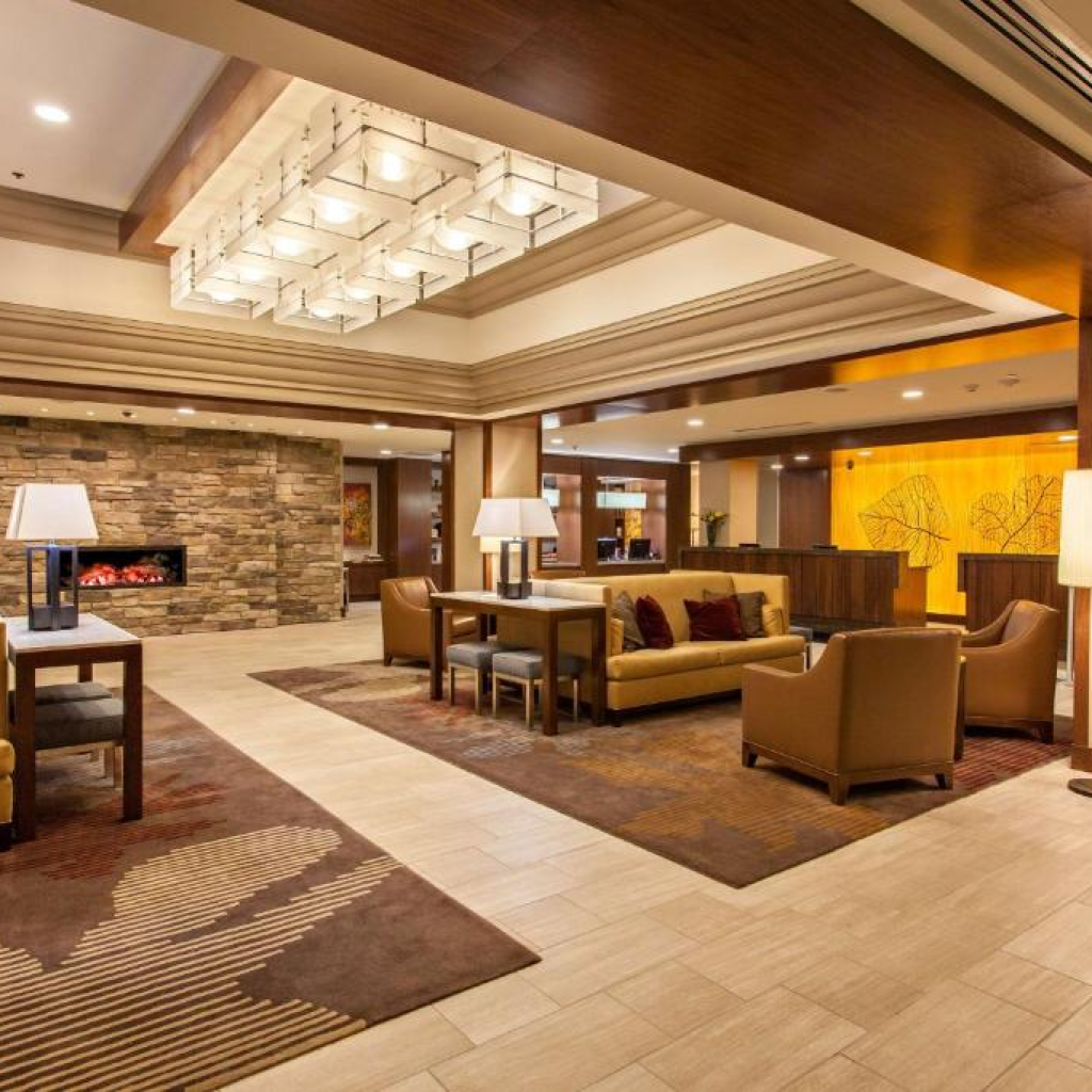Best Hotels for 18 year olds in Pittsburgh, PA: DoubleTree by Hilton Pittsburgh-Green Tree