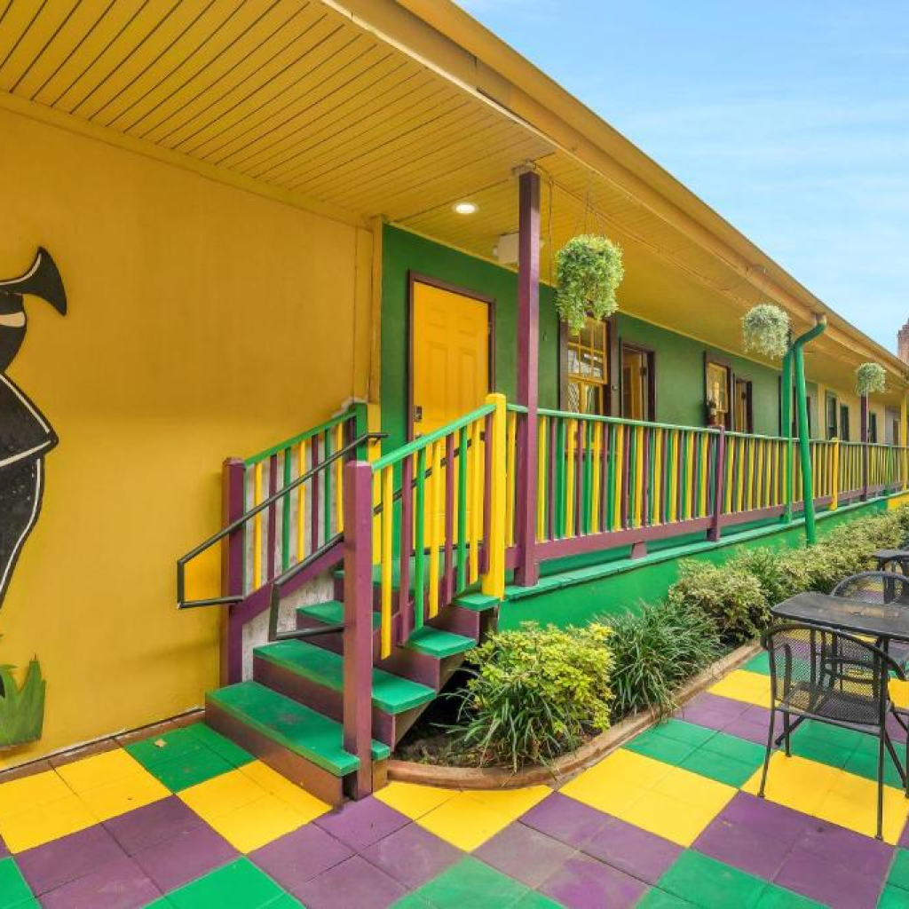 Best Hotels for 18 year olds in New Orleans, LA: Historic Mardi Gras Inn