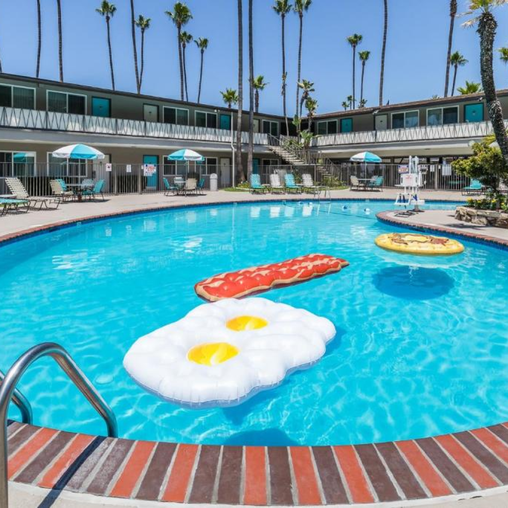 Best Hotels for 18 year olds in San Diego, CA: Kings Inn