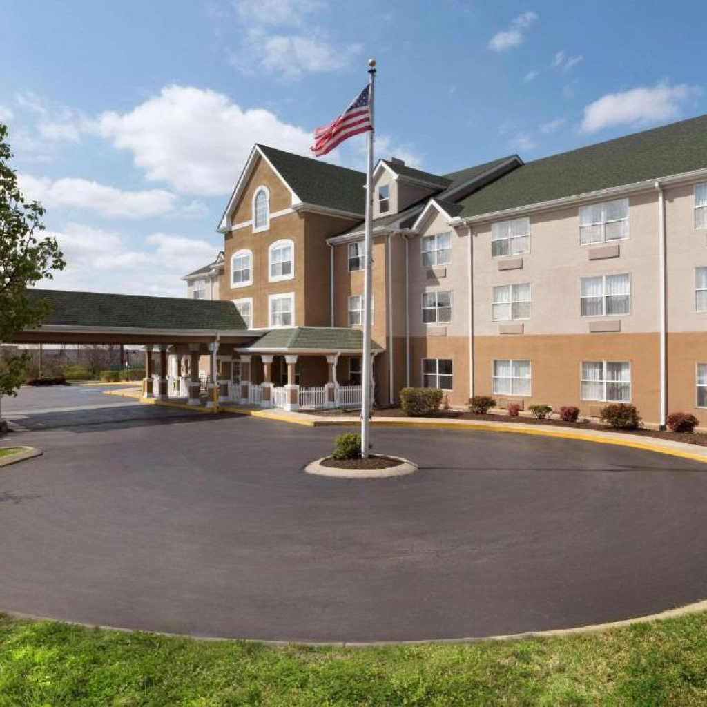 Best Hotels for 18 year olds in Nashville, TN: Country Inn & Suites by Radisson, Nashville, TN