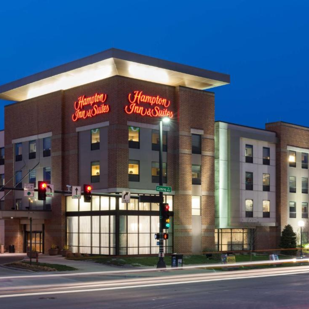 Best Hotels for 18 year olds in Omaha, NE: Hampton Inn & Suites Omaha-Downtown