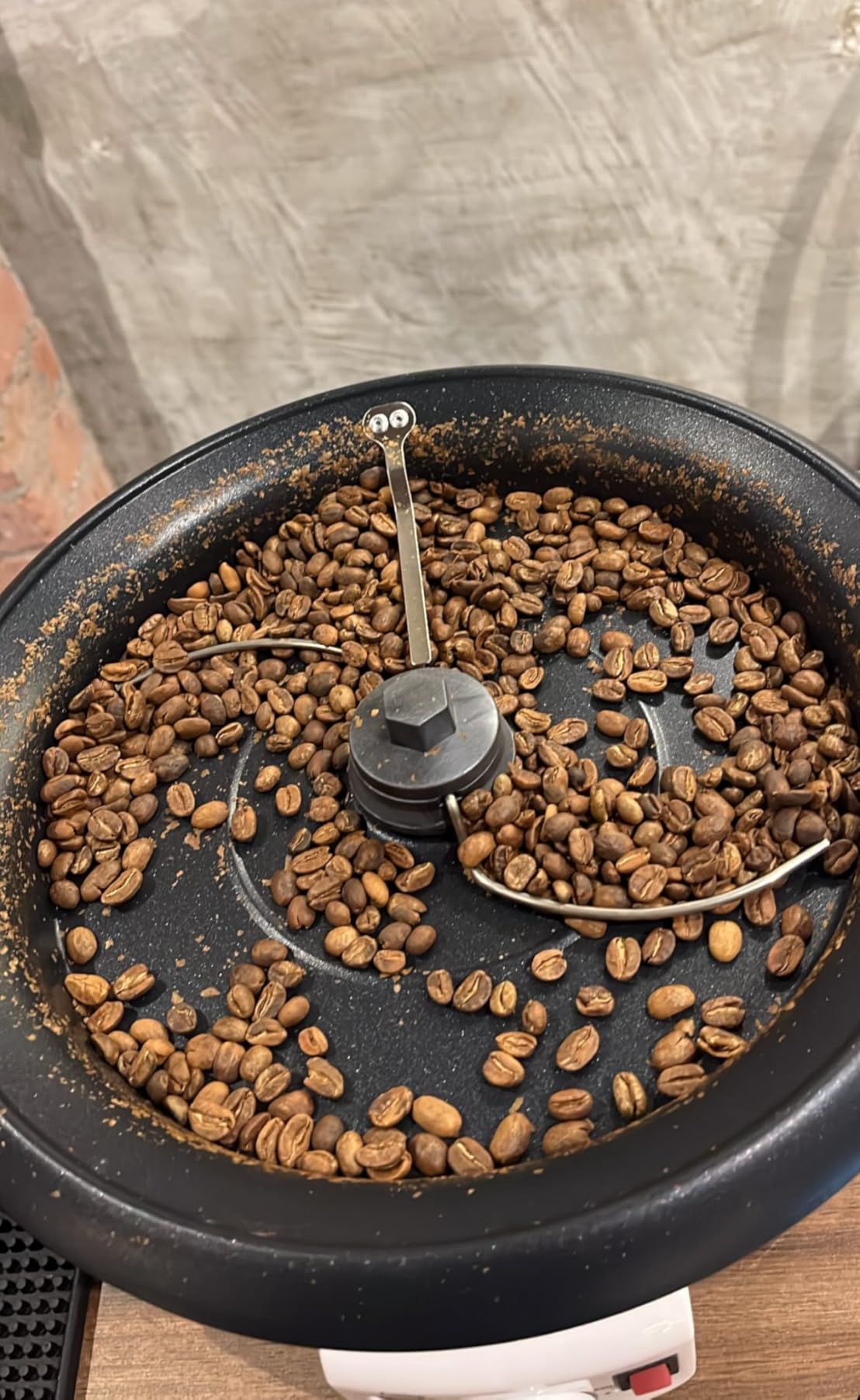 JIAWANSHUN Electric Coffee Bean Roaster for Home Use 1.1lb Capacity Temperature Control (0-240C), Non-Stick, Perfect for Beginner Roasting, 1200W, 110V customer photo 1