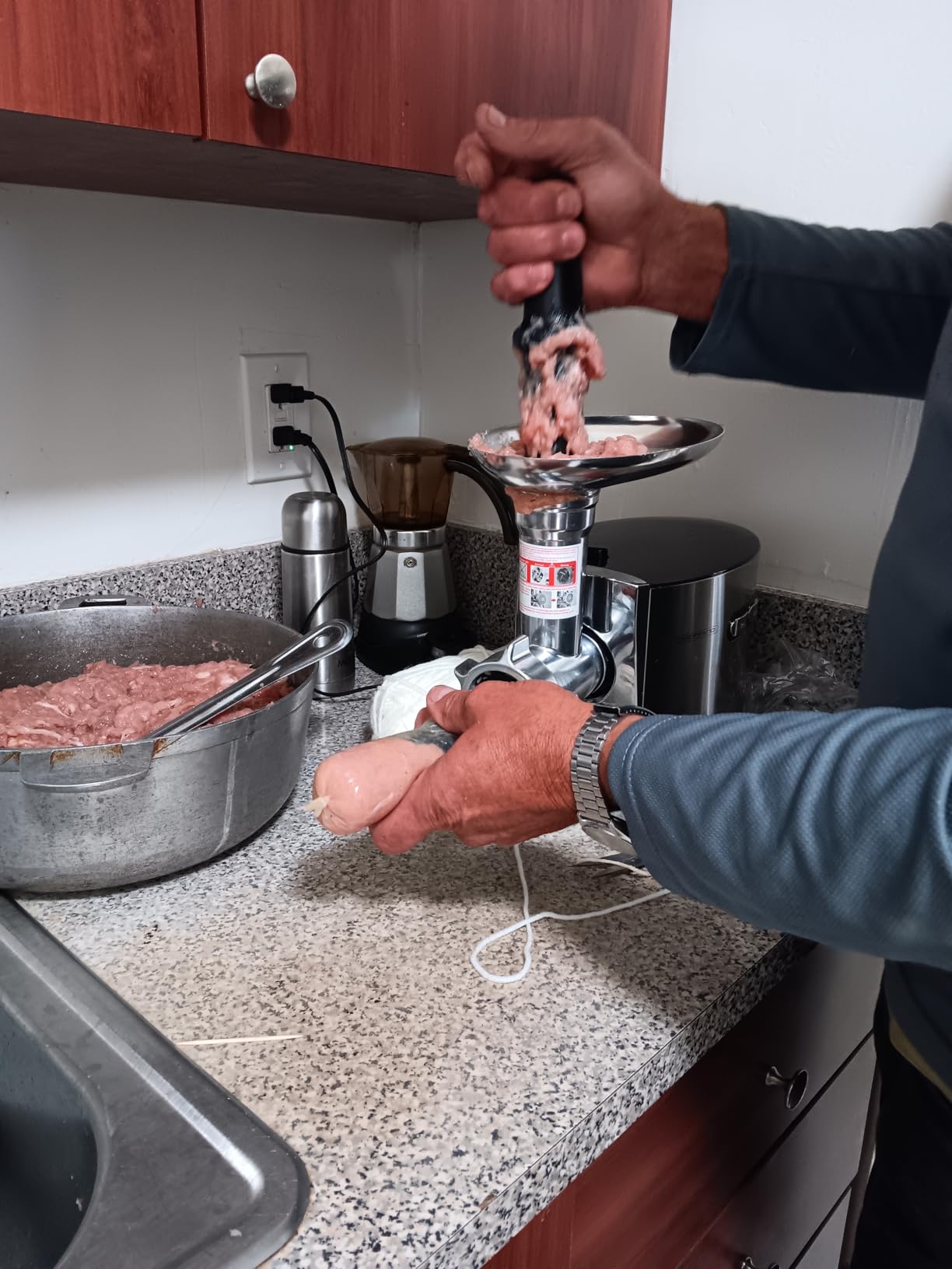 CHEFFANO Meat Grinder, 2600W Max Stainless Steel Meat Grinder Electric, ETL Approved Heavy Duty Meat Mincer Machine with 2 Blades, 3 Plates, Sausage Stuffer Tube & Kubbe Kit for Home Kitchen Use customer photo 2