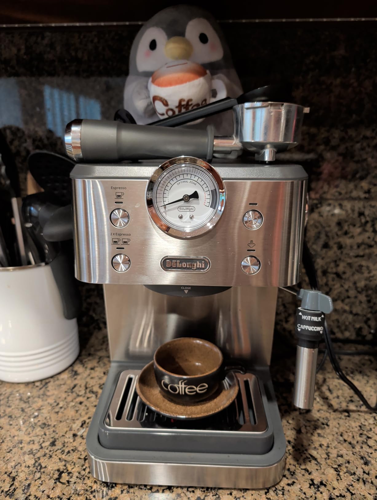 De'Longhi Classic Espresso Machine with Milk Frother, 15-Bar Pump & Temperature Control - Barista Coffee Maker Kit for Espresso, Latte, Cappuccino & Iced customer photo 1