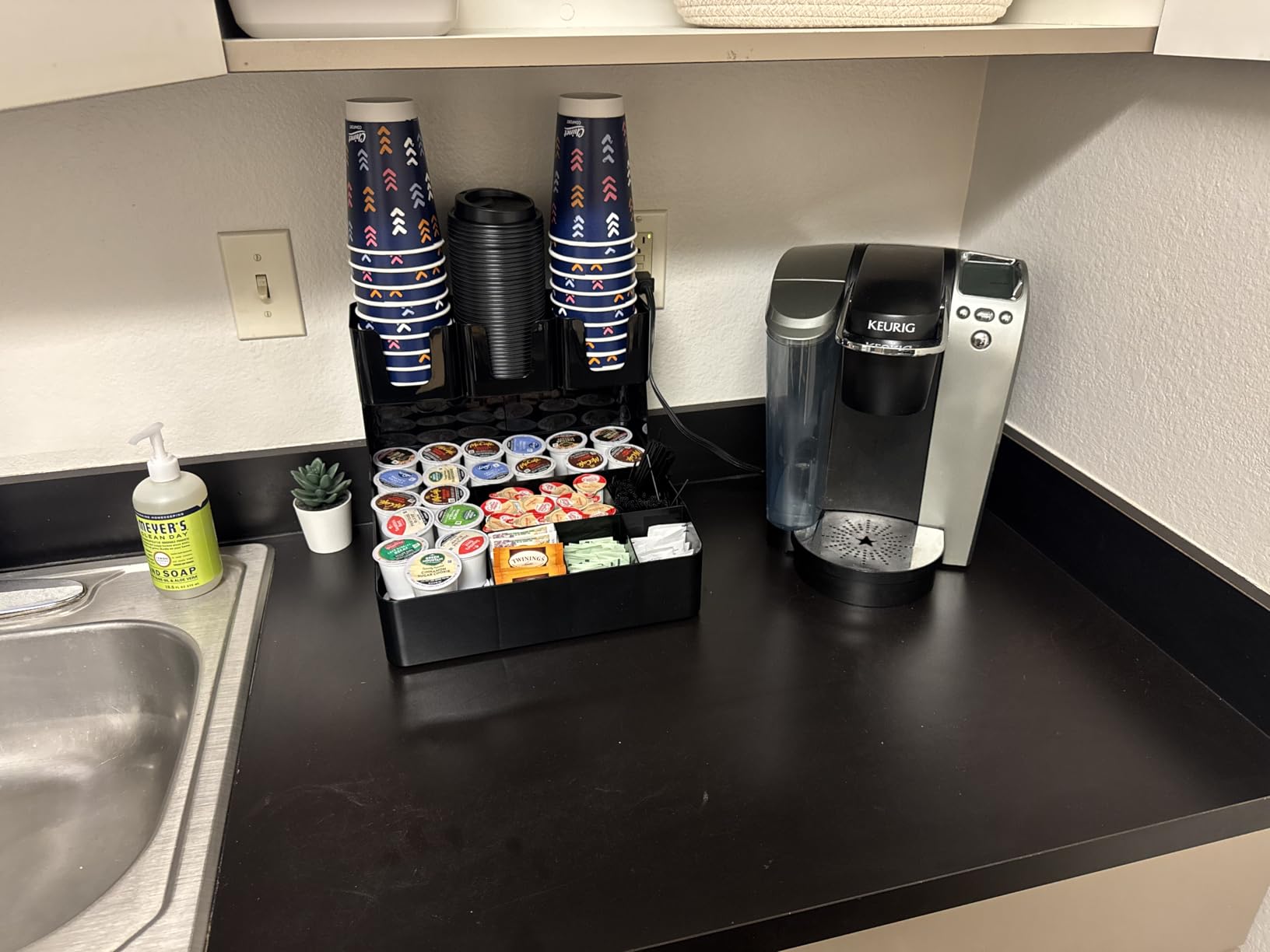 Lifewit 2-tier Coffee Station Organizer Caddy for Countertop, 10 Compartments Coffee Bar Organizers for Cups, Pods, Sugar, Compact Condiment Holders Storage for Office Breakroom Kitchen Home Black customer photo 1