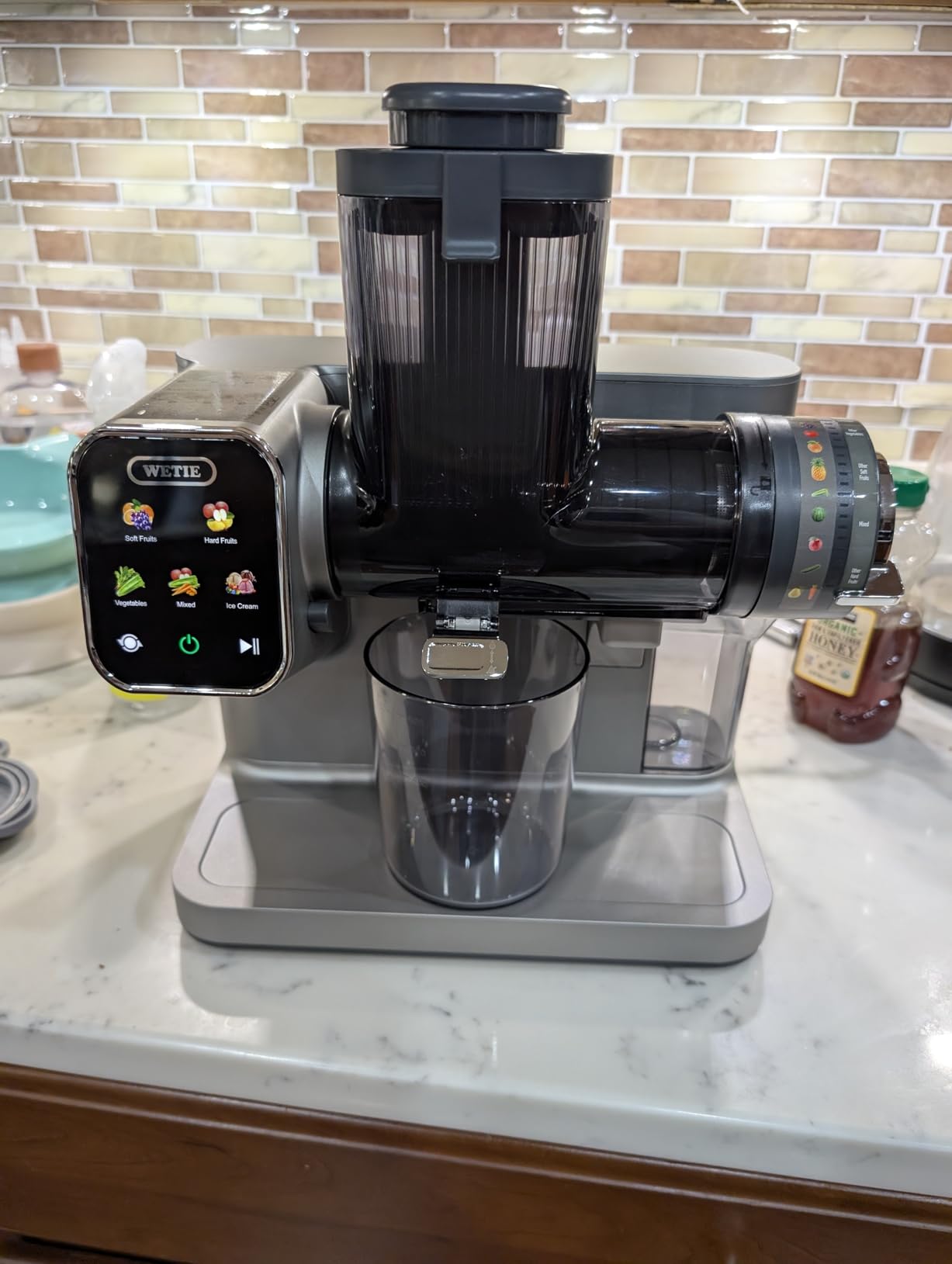 WETIE Cold Press Juicer, Powerful Juicer Machines with Adjustable Juicing Pressure, 99% High Juice Yield, Quiet Slow Masticating Juicer with Touch Screen, 3.54'' Feed Chute, Easy to Clean with Brush customer photo 1