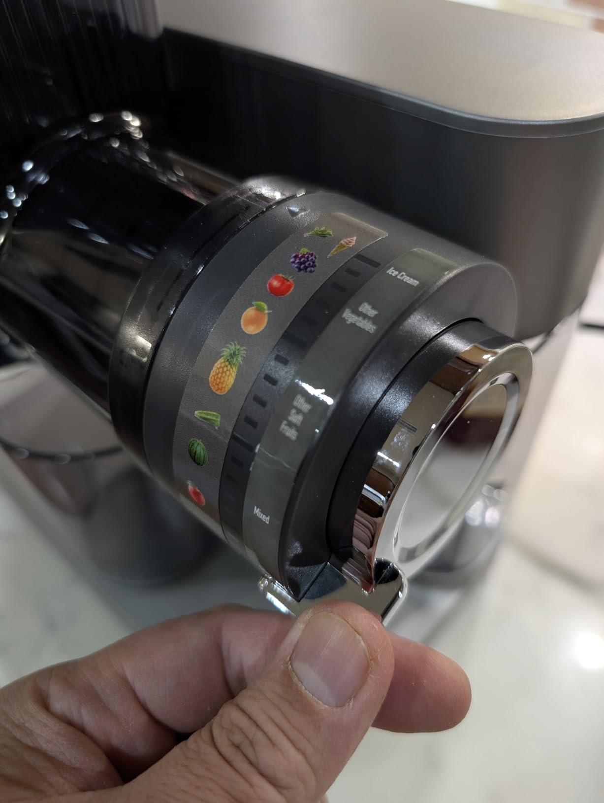 WETIE Cold Press Juicer, Powerful Juicer Machines with Adjustable Juicing Pressure, 99% High Juice Yield, Quiet Slow Masticating Juicer with Touch Screen, 3.54'' Feed Chute, Easy to Clean with Brush customer photo 2