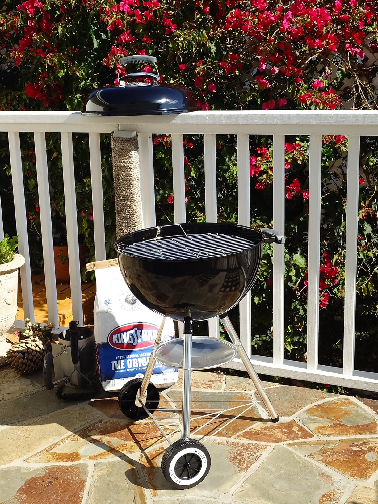 Weber Original Kettle Charcoal Grill, 18-Inch, Black | Classic Outdoor BBQ Grill with One-Touch Cleaning System & Precise Temperature Control Dampers customer photo 1