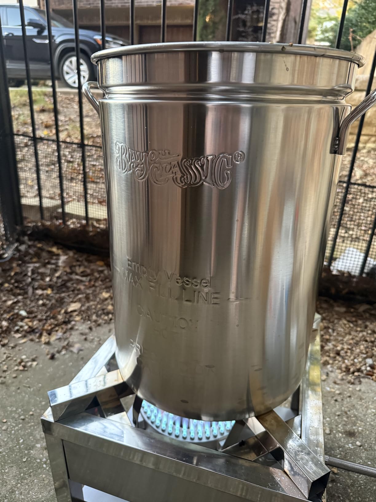 Bayou Classic 1118 32-qt Stainless Turkey Fryer Features Vented Lid Perforated Poultry Rack 12-in Stainless Fry Thermometer 2-oz Seasoning Injector customer photo 2