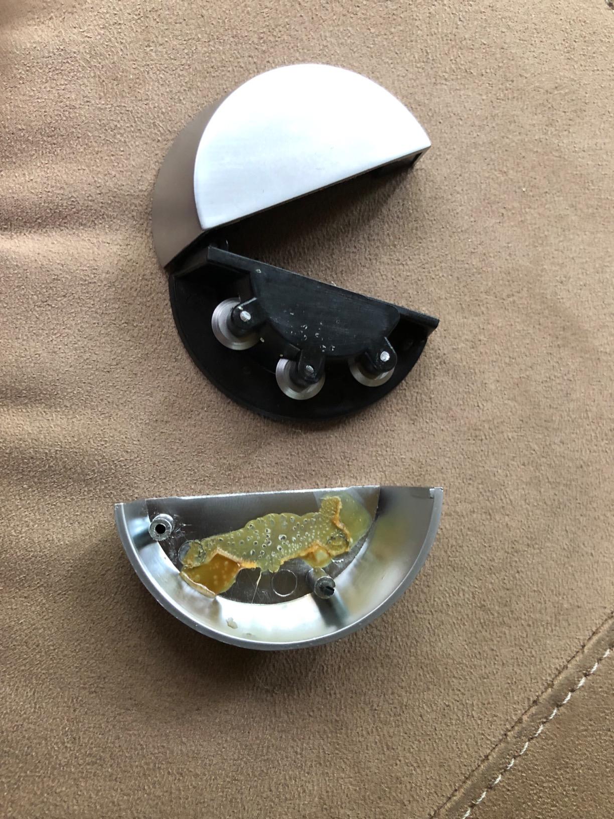 Oenophilia Stainless Steel Circa Wine Foil Cutter, Premium & Ergonomic Six Blade Design customer photo 2