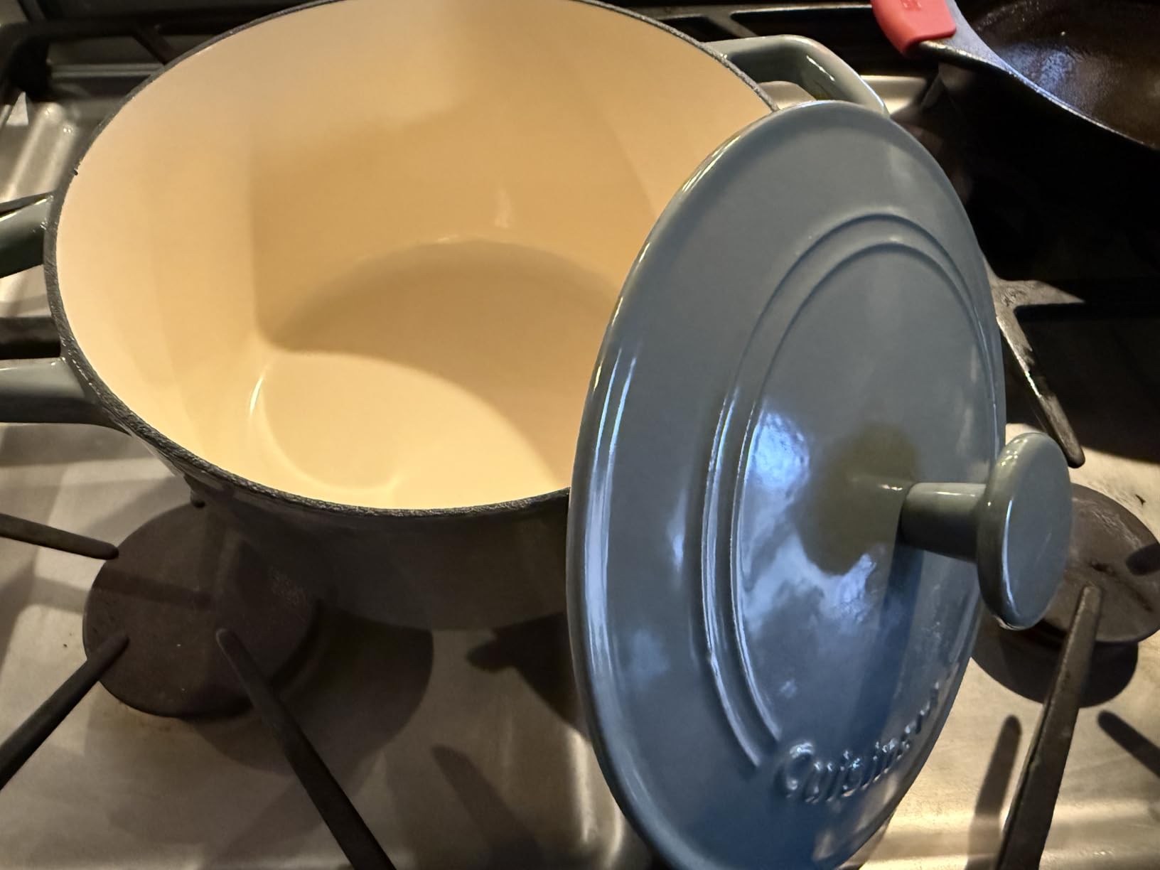 Cuisinart Chef's Classic Enameled Cast Iron Dutch Oven with Lid, Porcelain Enameled Interior, Oven Safe, Induction Compatible, 7-Quart, Round, Provencial Blue customer photo 1