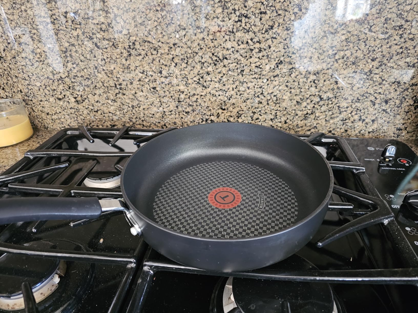 T-Fal Ultimate Hard Anodized Nonstick Fry Pan With Lid 10 Inch, Oven Broiler Safe 400F, Dishwasher Safe, Onyx customer photo 2