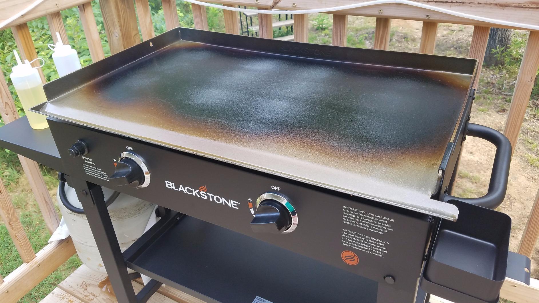 Blackstone Flat Top Gas Grill Griddle 2 Burner Propane Fuelled Rear Grease Management System, 1517, Outdoor Griddle Station for Camping, 28 inch customer photo 2