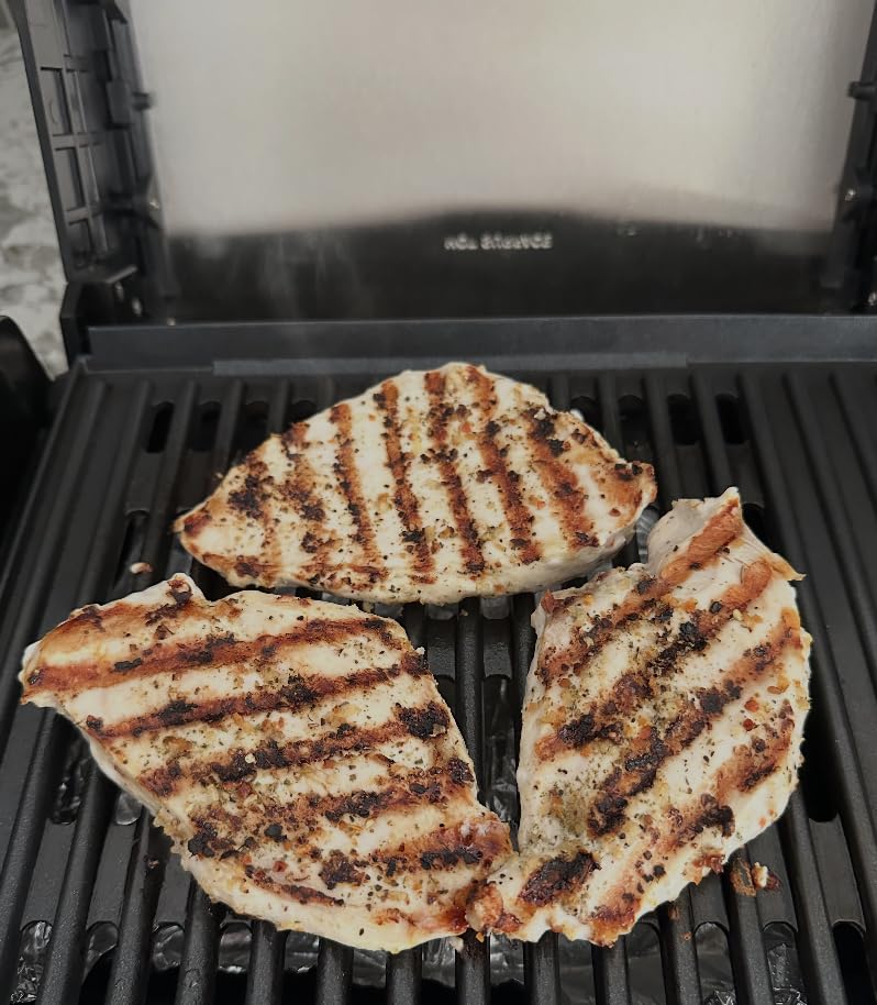 Hamilton Beach Electric Indoor Searing Grill with Adjustable Temperature Control to 450F, 118 sq. in. Surface Serves 6, PFAS-Free Removable Nonstick Grate, Stainless Steel (25360) customer photo 2