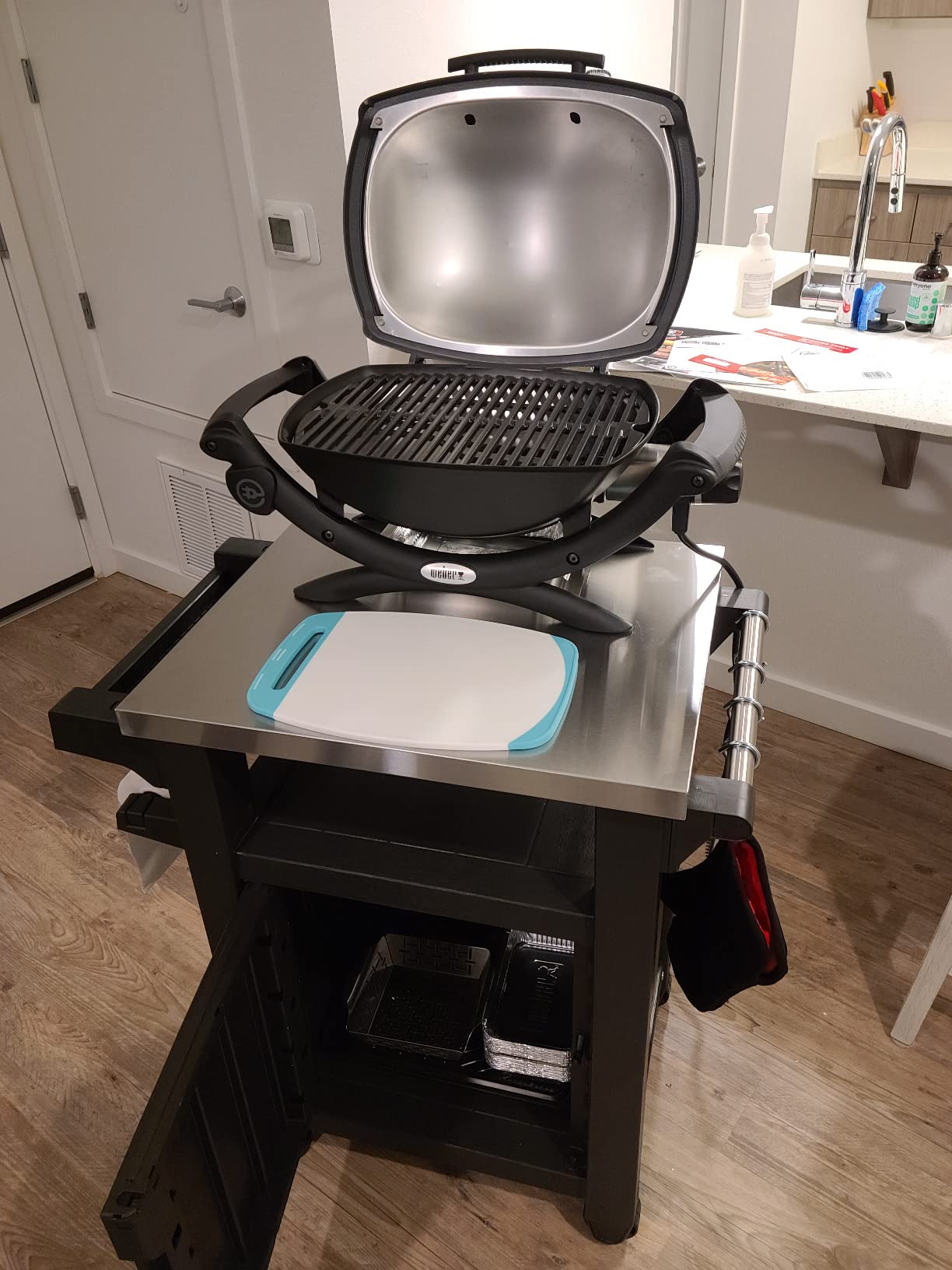 Weber Q 1400 Electric Grill, Gray - Portable 1560-Watt Outdoor Electric BBQ with Porcelain-Enameled Cast-Iron Grates - Compact Balcony & Patio Grill with Infinite Control Settings customer photo 1