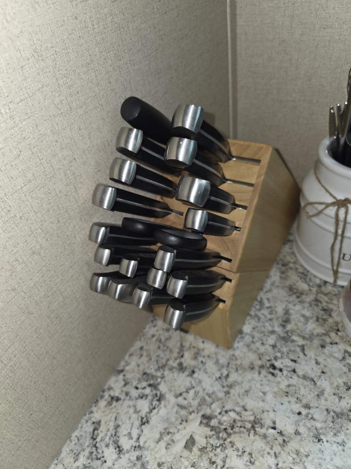 HENCKELS Statement Premium Quality 15-Piece Knife Block Set, Razor-Sharp, German Engineered, Dishwasher Safe customer photo 2