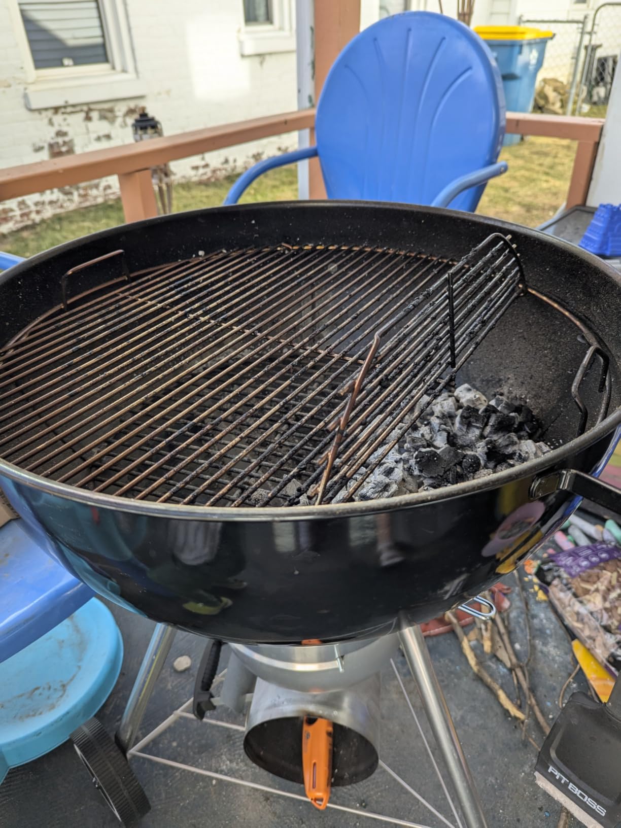 Weber Original Kettle Premium Charcoal Grill, 22-Inch, Black customer photo 2