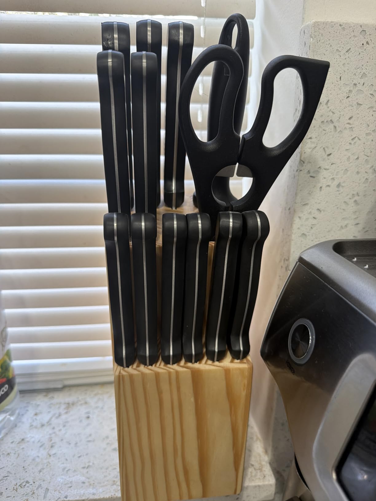 Amazon Basics 14-Piece High Carbon Stainless Steel Kitchen Knife Set with Full Tang Construction, Ergonomic Handles, Sharpener and Pinewood Block, Black customer photo 2