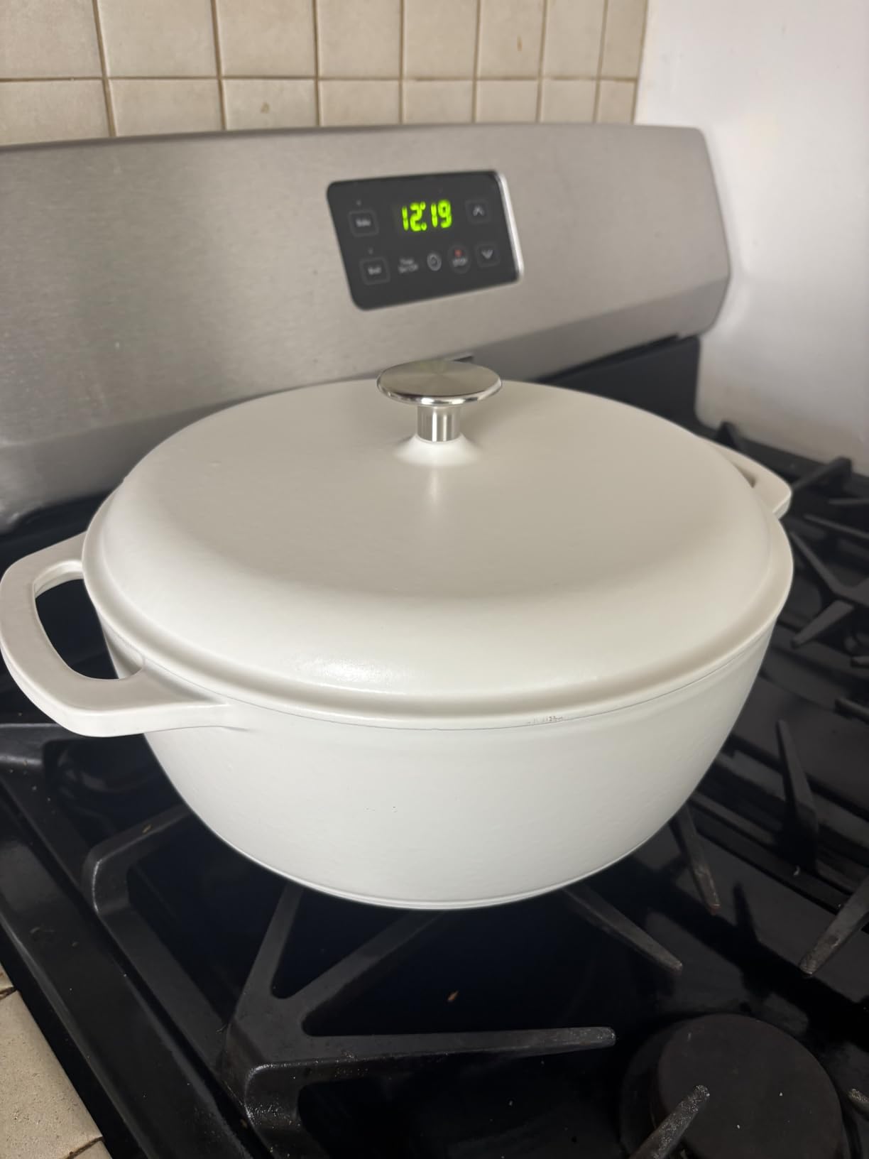 Amazon Basics Enameled Cast Iron Dutch Oven Pot with Lid, Round, Dual Handles, Heavy-Duty, Oven Safe for Stews, Roasting, Baking, 4.3-Quart, Blue customer photo 1