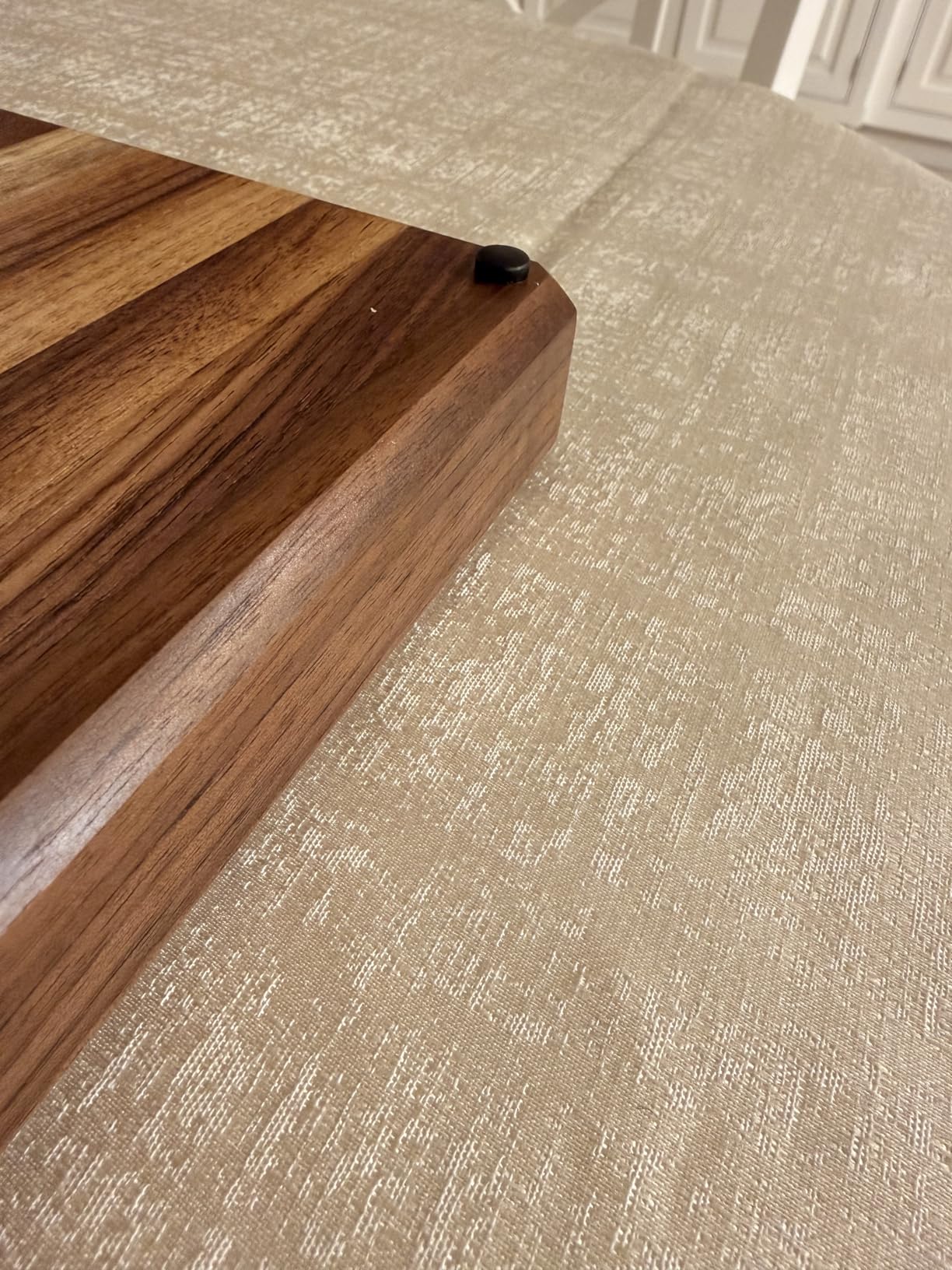 Sonder Los Angeles Winsome Acacia Wood Cutting Board | Acacia Edge Grain Cutting Board for Kitchen with Juice Groove & Sorting Compartment | Perfect for Charcuterie | Gift Box Included | 16x12x1.5 in customer photo 2