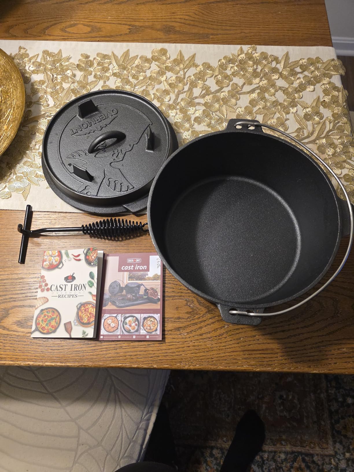 Overmont 6QT Cast Iron Dutch Oven Pre-Seasoned Camping Dutch Oven Pot with Legs, Lid Lifter & Dual Handles, Cast Iron Pot with Skillet Lid for Campfire Cooking, BBQ, Grill, Stove, Outdoor Use customer photo 2