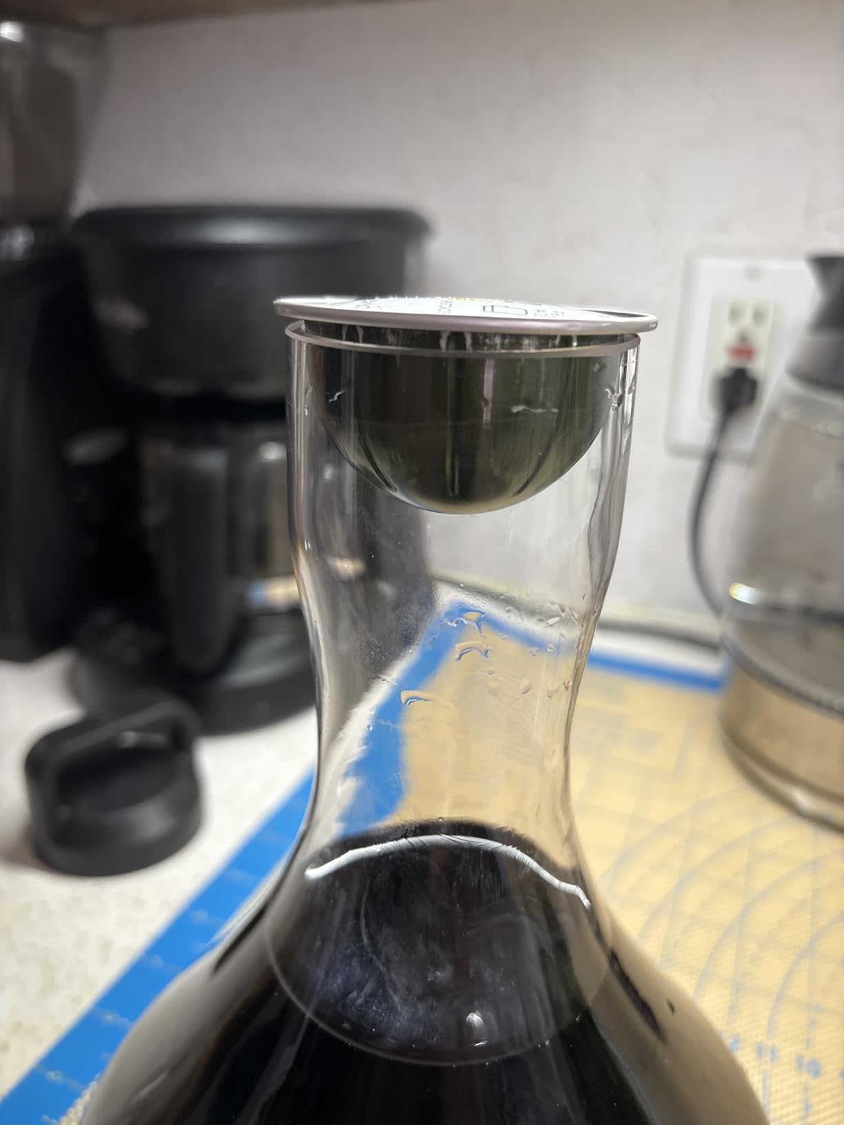 YouYah Wine Decanter Set, Red Wine Carafe with Built-in-Aerator, Wine Aerator, Wine Gifts for Christmas, Stainless Steel Pourer Lid, Filter, 100% Hand Blown Lead-free Crystal Glass customer photo 1