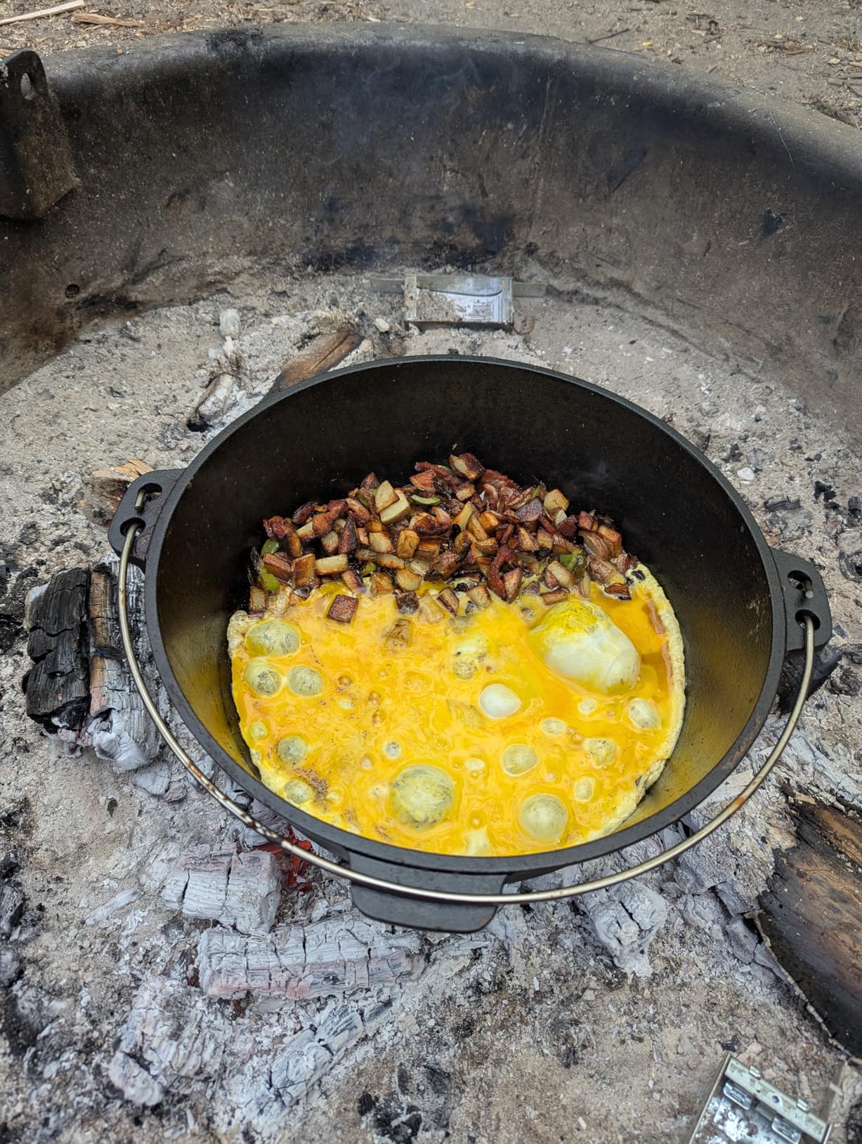 Uno Casa 6Qt Cast Iron Camping Dutch Oven with Lid Lifter and Storage Bag - Pre-Seasoned Outdoor Dutch Oven for Campfire Cooking, Stews, and Baking - Durable Cast Iron Pot for Camping and Hiking customer photo 1