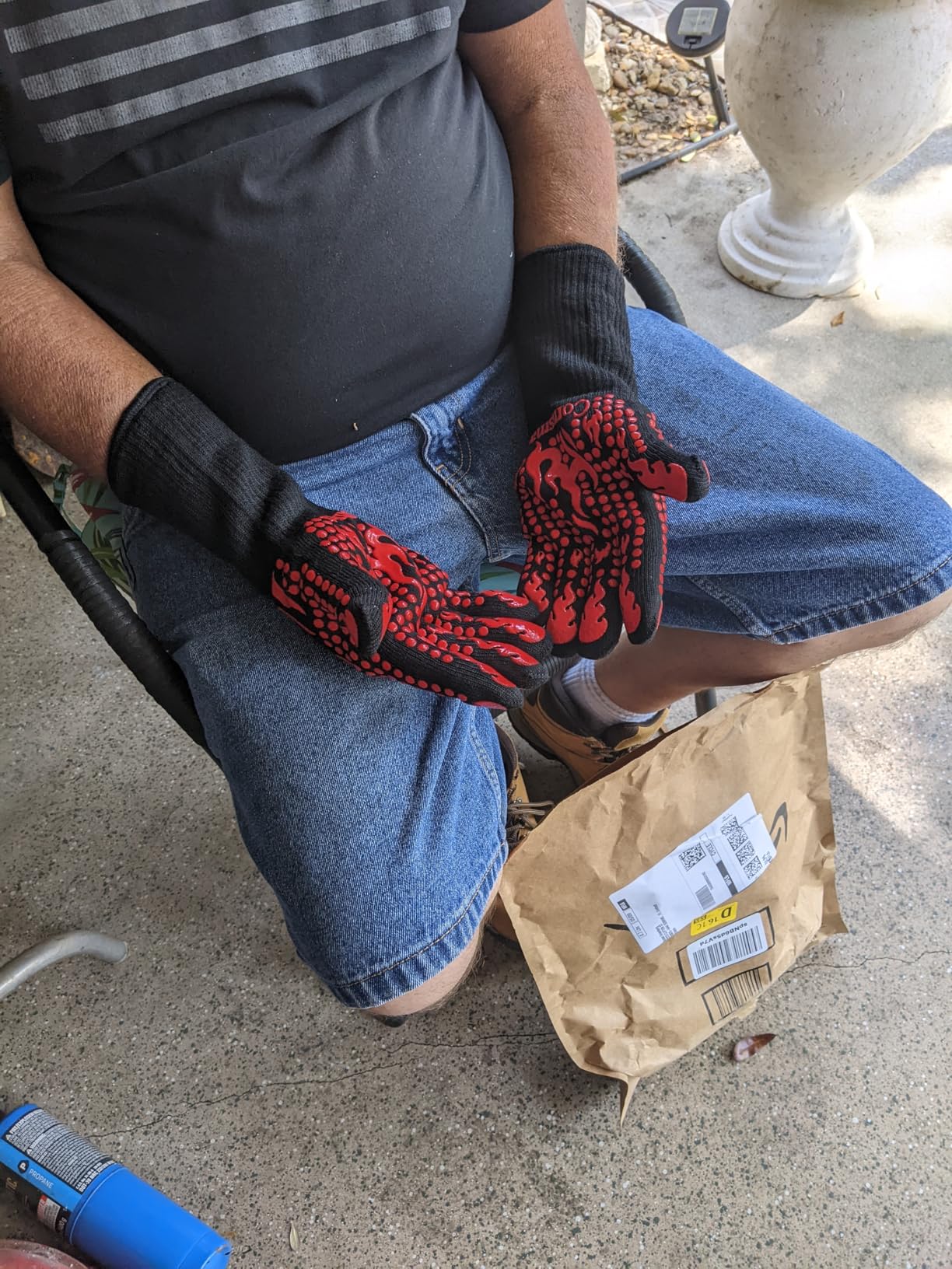 Comsmart BBQ Gloves, 1472 Degree F Heat Resistant Grilling Gloves Silicone Non-Slip Oven Gloves Long Kitchen Gloves for Barbecue, Cooking, Baking, Cutting customer photo 2