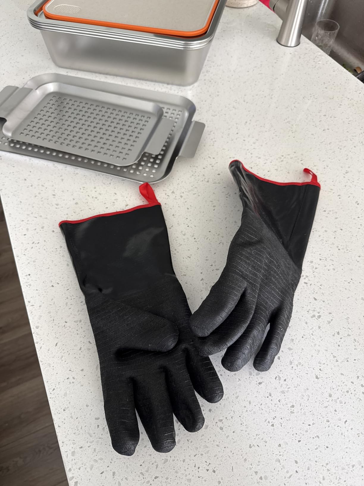 932°F Extreme Heat Resistant Gloves for Grill BBQ,Aillary Waterproof Long Sleeve Pit Grill Gloves for Fryer, Baking, Oven,Smoker,Fireproof, Oil Resistant Neoprene Coating（14-Inch） customer photo 1