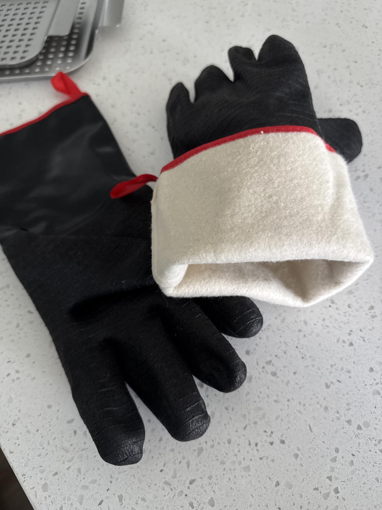 932°F Extreme Heat Resistant Gloves for Grill BBQ,Aillary Waterproof Long Sleeve Pit Grill Gloves for Fryer, Baking, Oven,Smoker,Fireproof, Oil Resistant Neoprene Coating（14-Inch） customer photo 2
