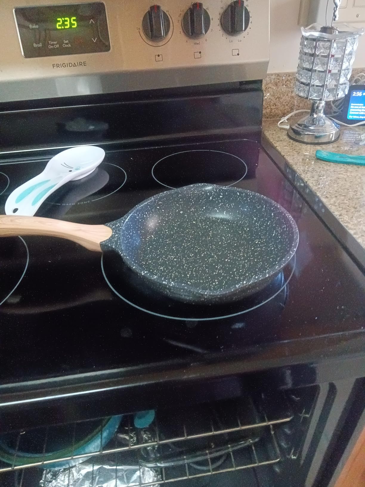 JEETEE 8 Inch Nonstick Frying Pan For Egg, Nonstick Omelette Skillet with Soft Touch Handle, All Stove Induction Compatible customer photo 2