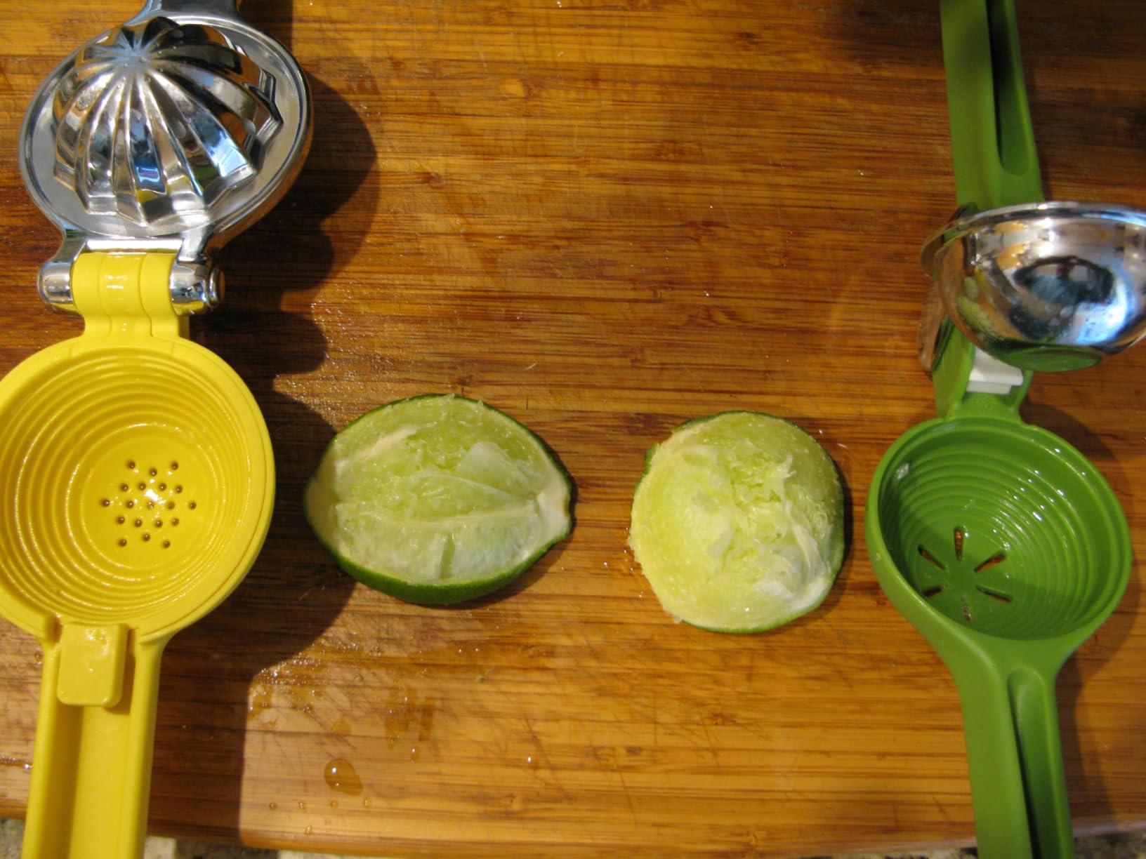 KitchenAid Citrus Juice Press Squeezer for Lemons and Limes with Seed Catcher and Pour Spout, Lemon, 8 Inch customer photo 1
