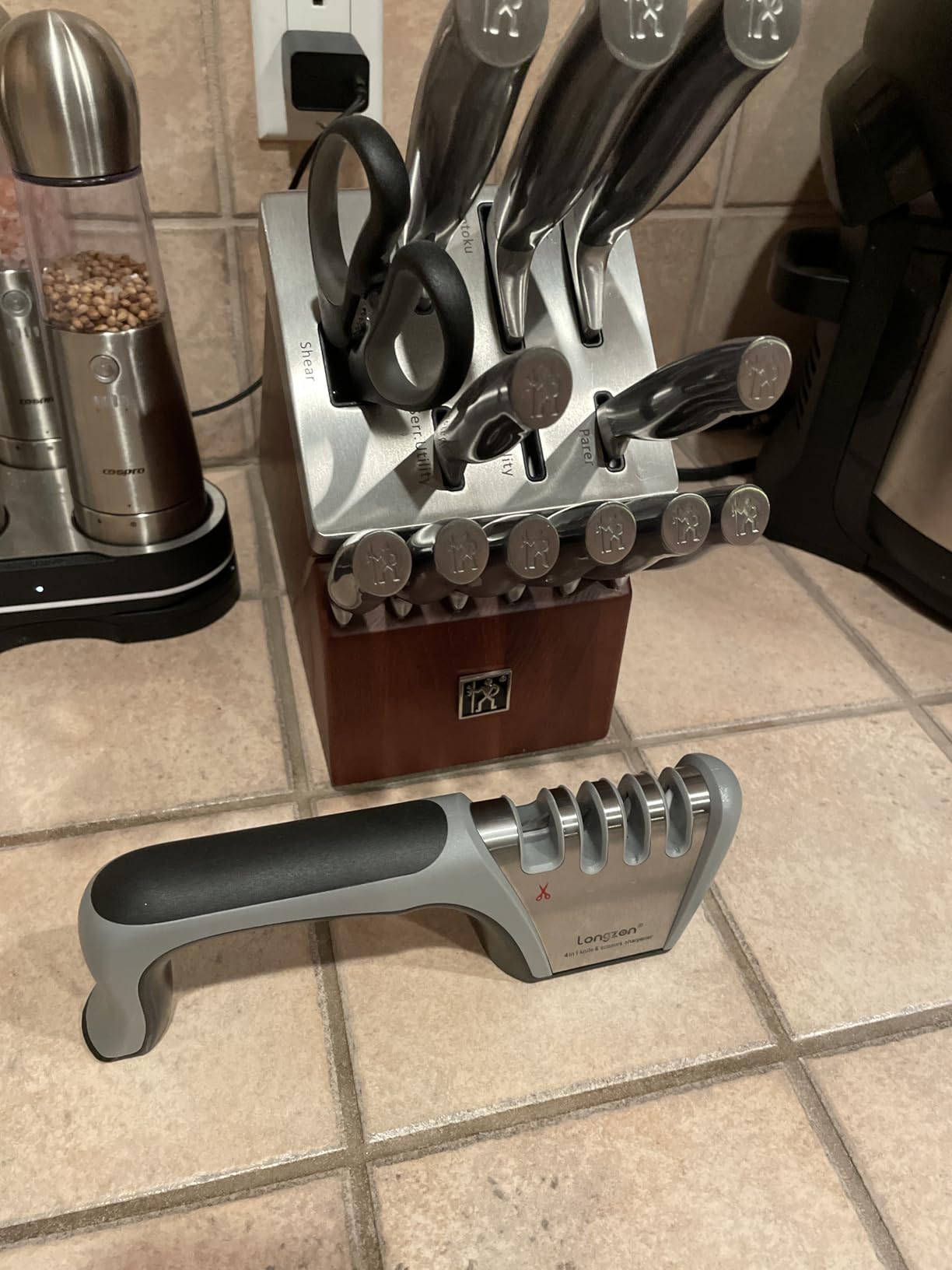 Longzon 5-in-1 Knife Sharpener 4 Stage with Cut-Resistant Glove, Quickly Sharpens & Restores Dull Blades, Easy & Safe for Home Kitchen Use, Fits Most Knives and Scissors, Black+Silver customer photo 2