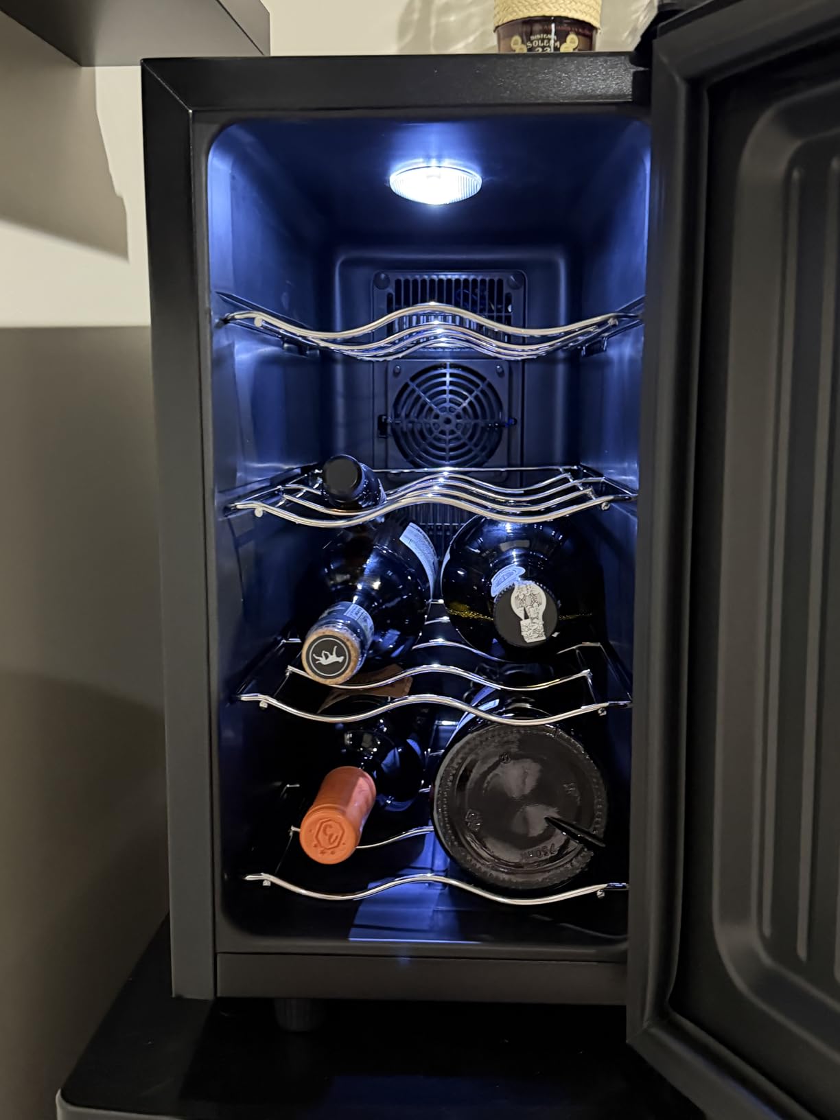 BLACK+DECKER Wine Fridge 12 Bottles, Thermoelectric Wine Cooler Refrigerator with Mirrored Front, Freestanding 12 Bottle Wine Fridge, BD60336 customer photo 2