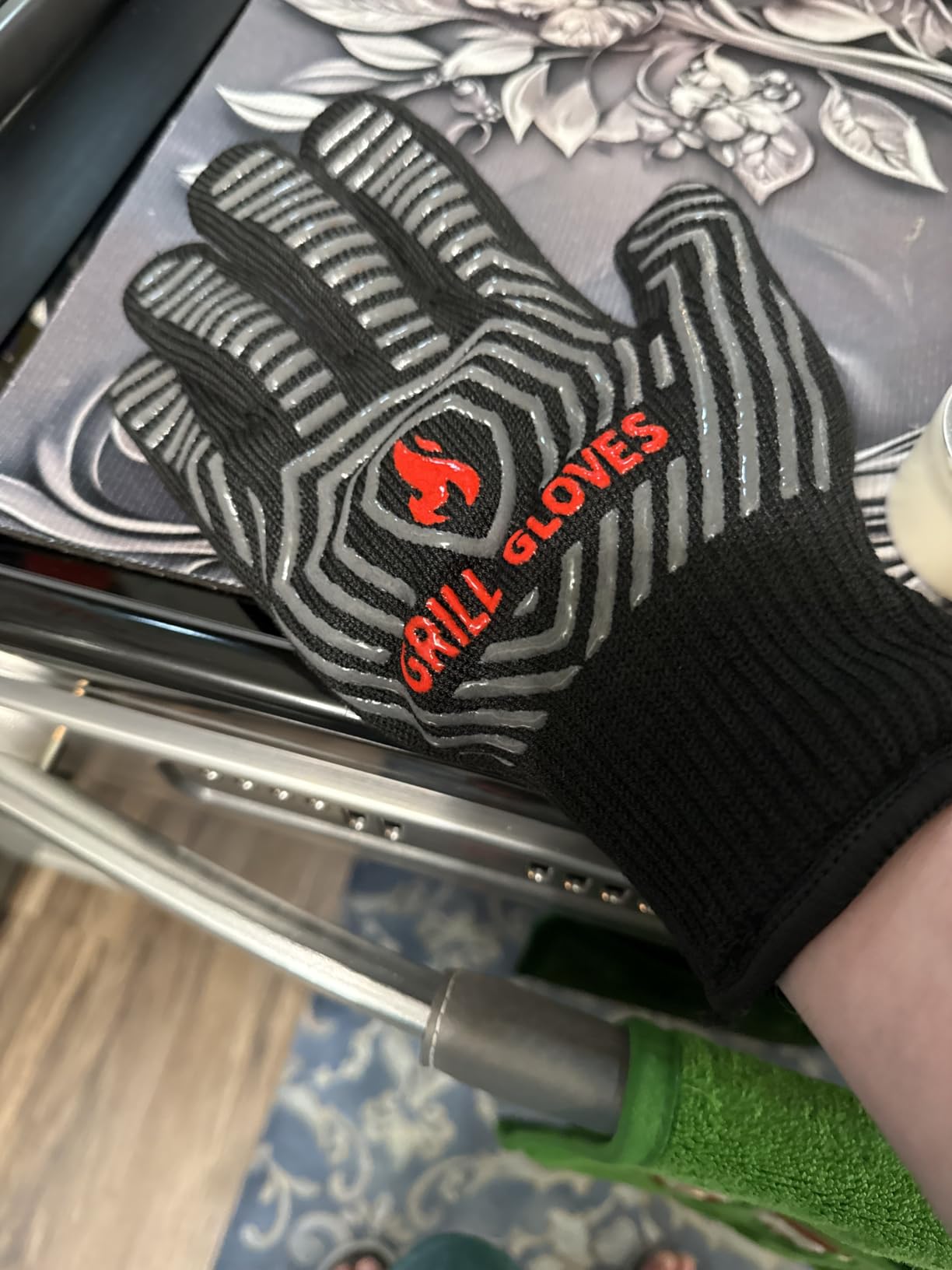 QUWIN BBQ Gloves, 1472°F Heat Resistant Grilling Gloves Silicone Non-Slip Oven Mitts, Kitchen Gloves for BBQ, Grilling, Cooking, Baking(One Size Fits Most, Black)- 1 Pair customer photo 1