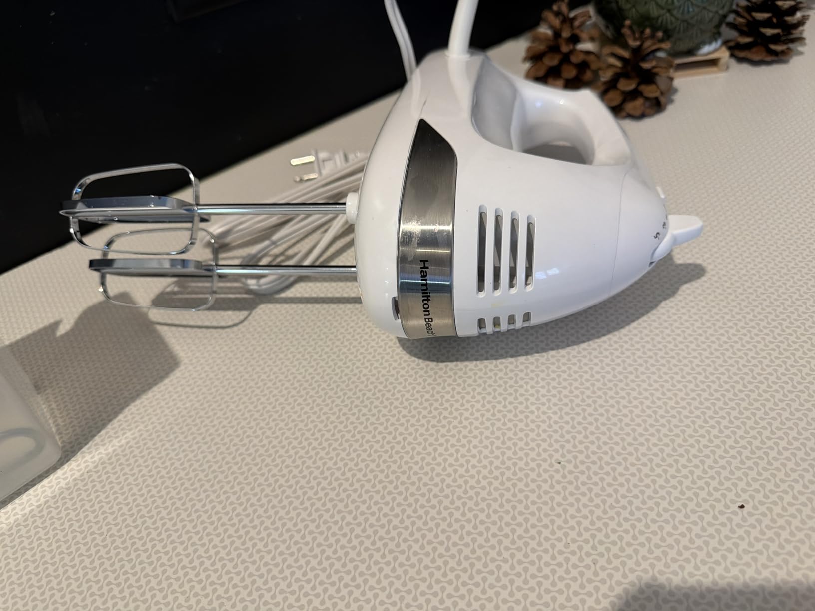 Hamilton Beach 6-Speed Electric Hand Mixer with Whisk, Dough Hooks and Easy Clean Beaters, Powerful 275 Watt Motor, Snap-On Storage Case, White customer photo 1