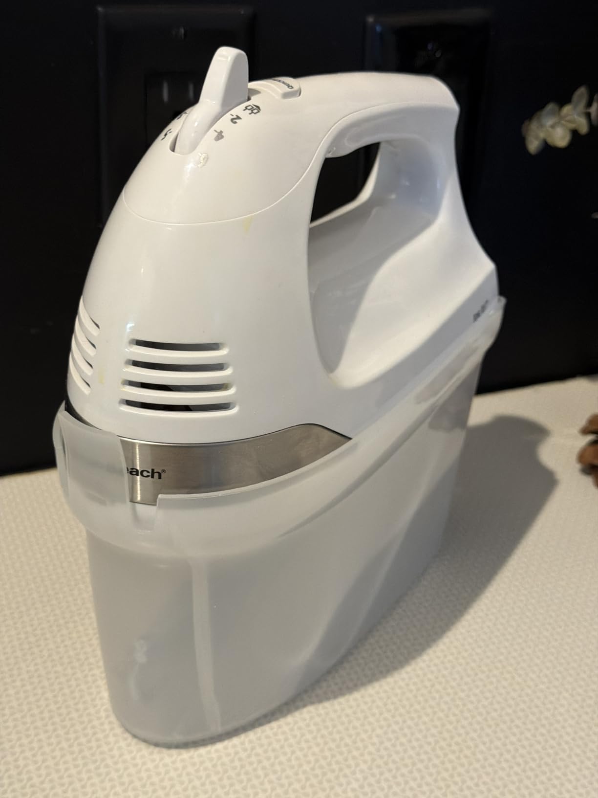 Hamilton Beach 6-Speed Electric Hand Mixer with Whisk, Dough Hooks and Easy Clean Beaters, Powerful 275 Watt Motor, Snap-On Storage Case, White customer photo 2