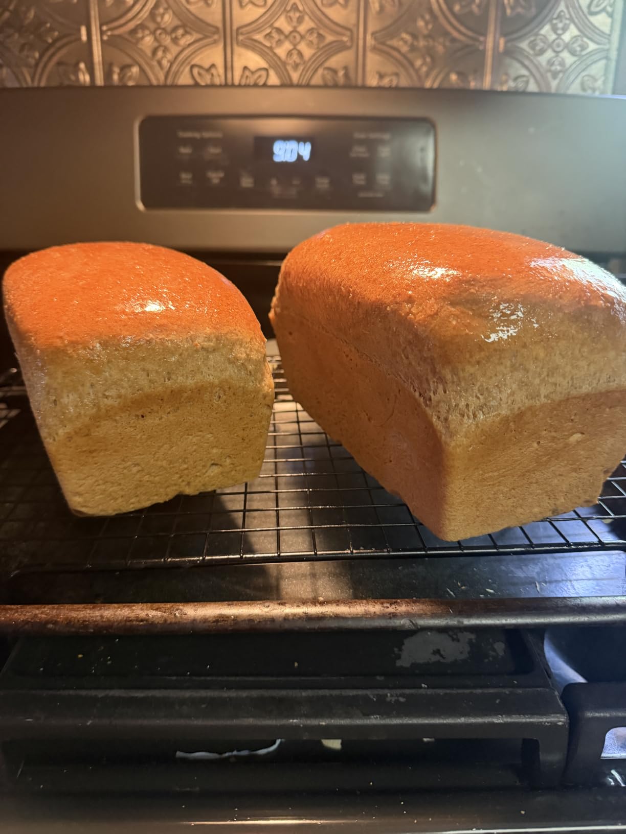 Lodge Seasoned Cast Iron Loaf Pan 8.5 Inches - Pre-Seasoned Rectangular Cast Iron Bakeware - Even Browning Bread Pan with Easy-Release Finish - PFAS-Free Non-Toxic Cookware customer photo 1