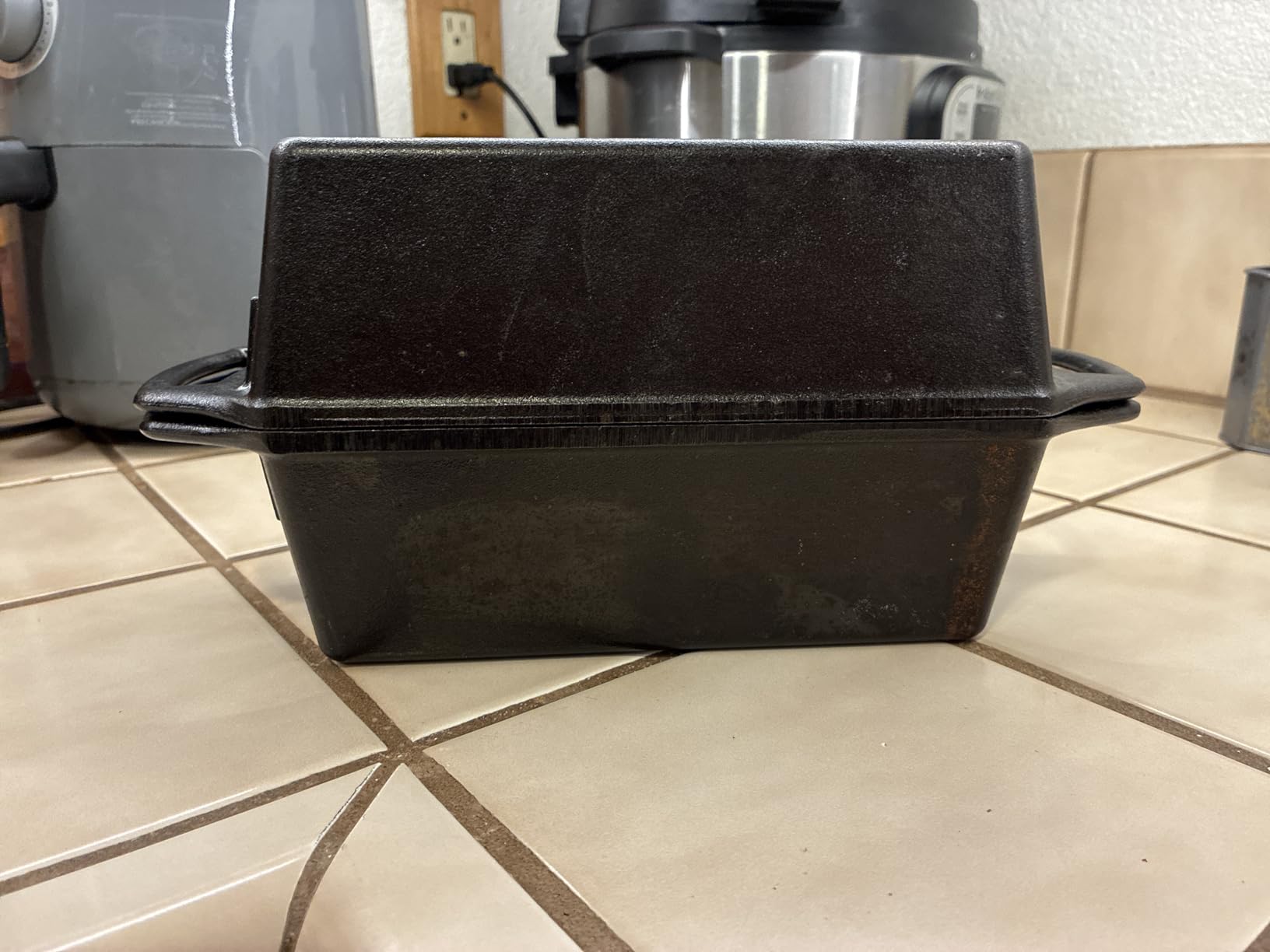 Lodge Seasoned Cast Iron Loaf Pan 8.5 Inches - Pre-Seasoned Rectangular Cast Iron Bakeware - Even Browning Bread Pan with Easy-Release Finish - PFAS-Free Non-Toxic Cookware customer photo 2