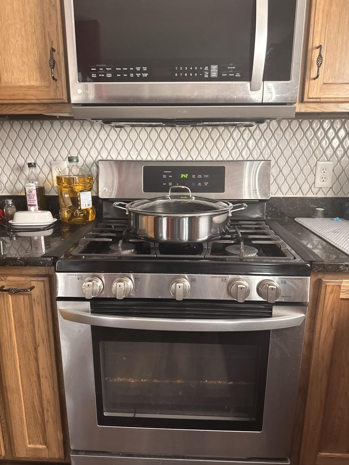 HexClad Hybrid Nonstick 7-Quart Saute Pan with Tempered Glass Lid, Chicken Fryer, Oven-Safe Up to 900F, Induction Ready customer photo 1
