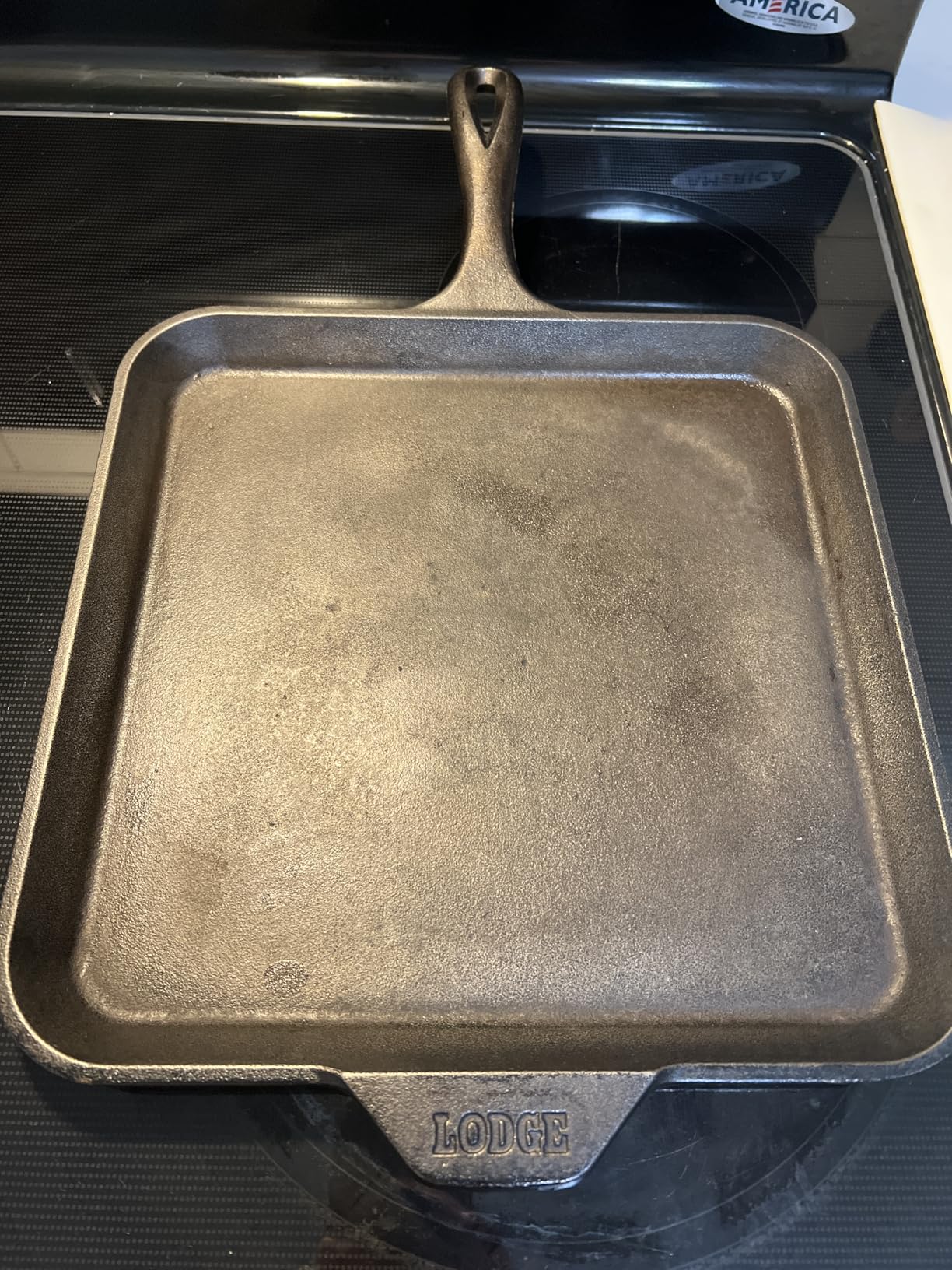 Lodge Seasoned Cast Iron Square Griddle - 11 Inches - Durable Pan - Cast Iron Cookware for Pancakes, Eggs, Bacon & Grilling Favorites customer photo 1