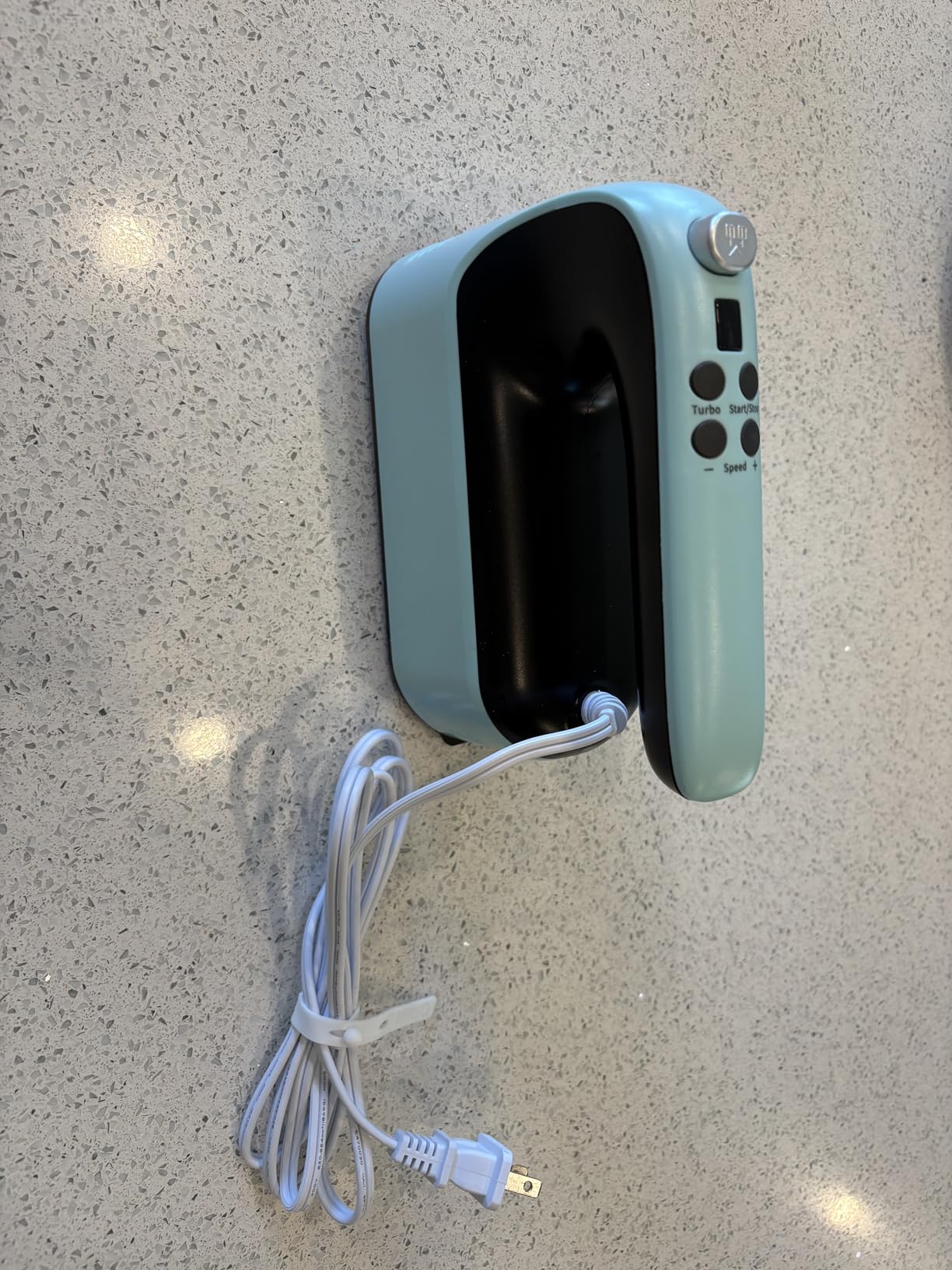 Yomelo 9-Speed Digital Hand Mixer Electric, 400W Powerful DC Motor, Hand Mixer Electric Handheld with Snap-On Storage Case, 5 Stainless Steel Accessories, Beaters, Dough Hooks, Whisk(Ice Blue/Black) customer photo 1