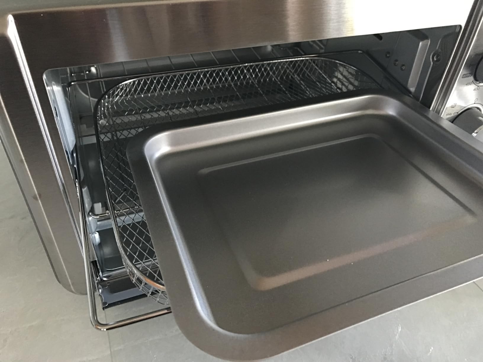 BLACK+DECKER Crisp 'N Bake Air Fryer Countertop Convection Toaster Oven, Large Capacity, 6-Slice, 5-in-1, Fits 12