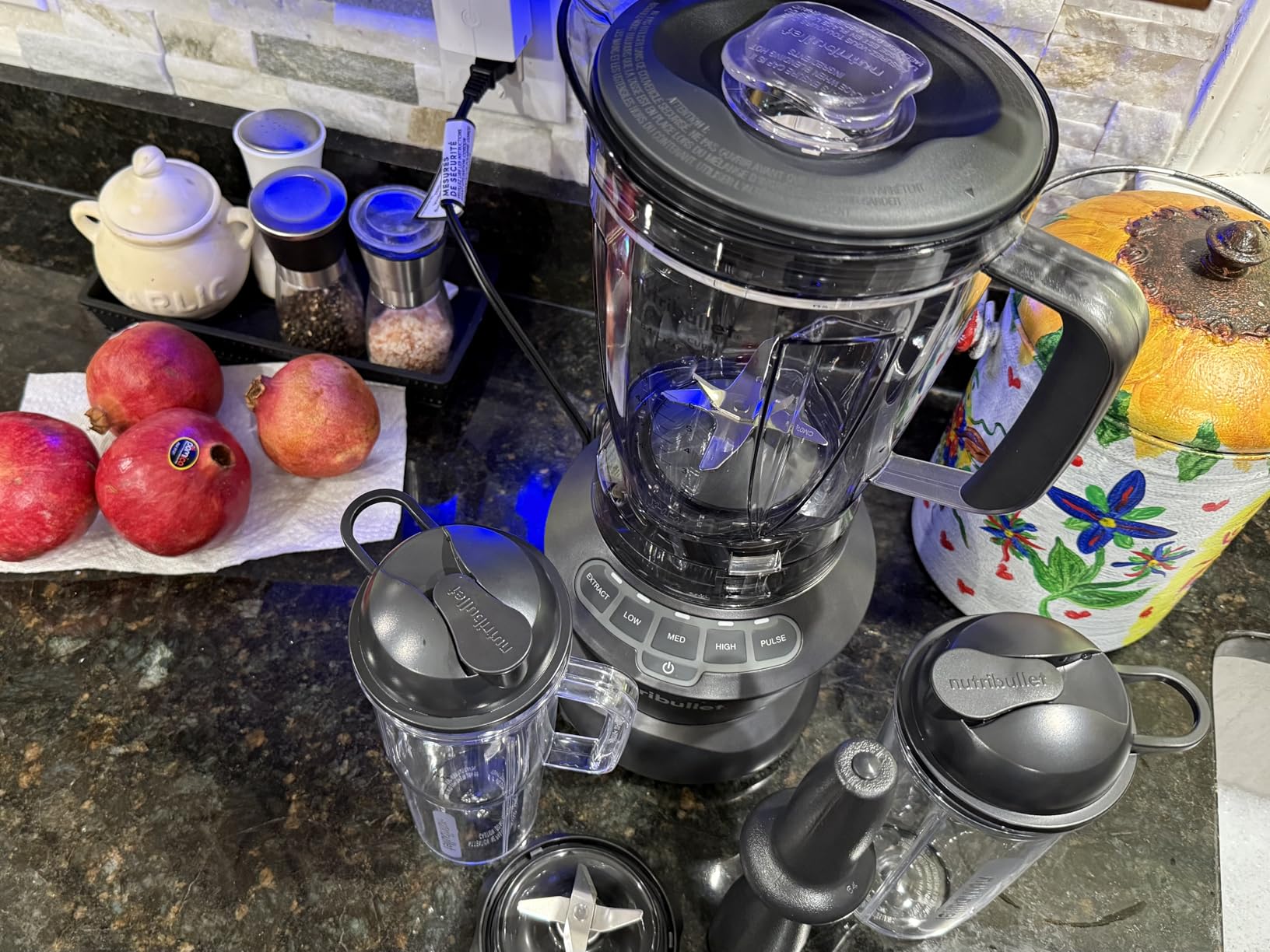 Nutribullet Full-Size Blender Combo, Single-Serve & Large Capacity, 1200W, 64oz Pitcher, 32oz Cup, Extractor Blade, 3-Speed, Pulse, Smoothies, Soups, Sauces, Easy Cleaning, Dark Gray, NBF50500 customer photo 2