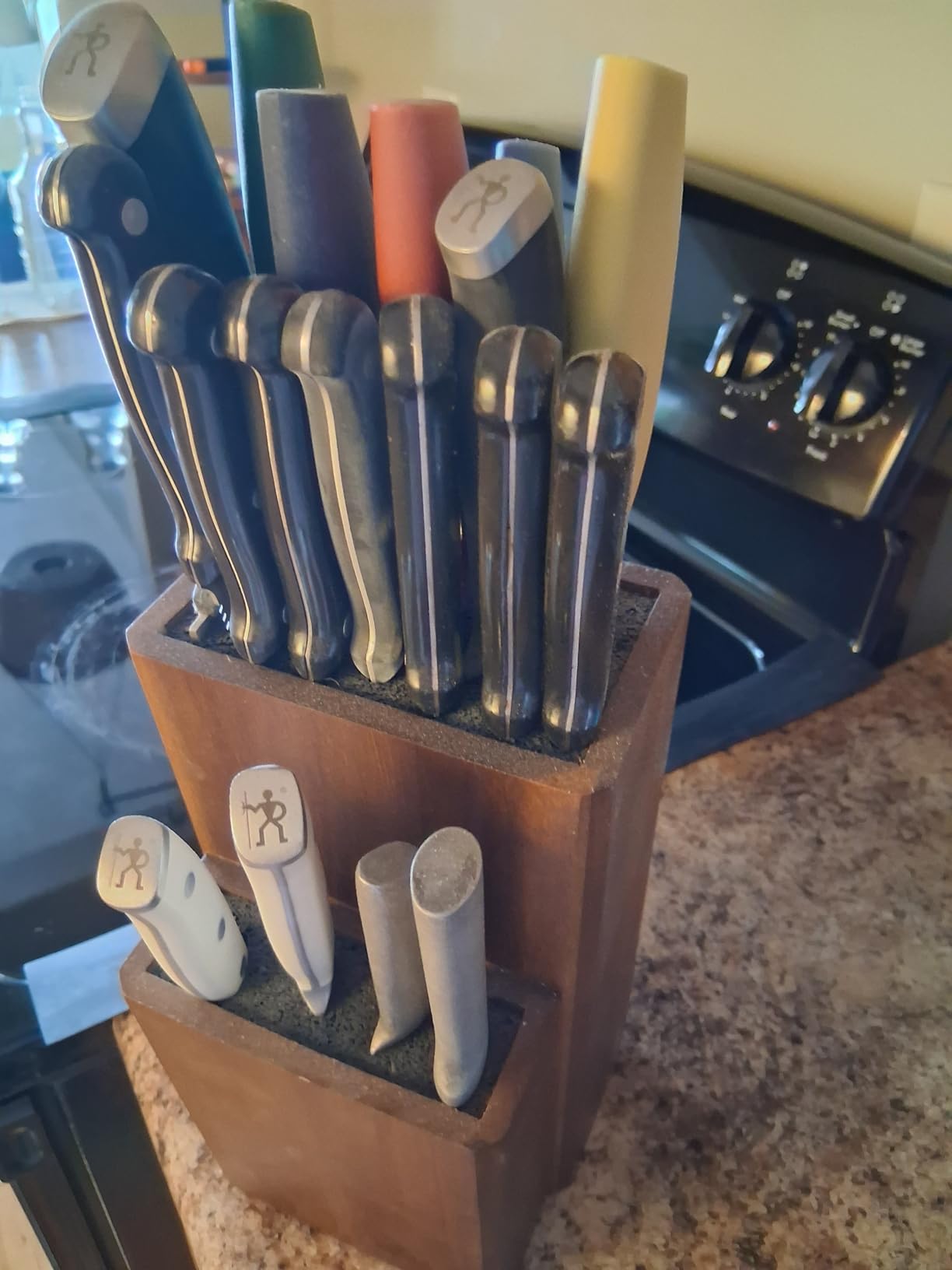 ENOKING Universal Knife Block without Knives, Acacia Wood Knife Holder/Knife Organizer with Removable Plastic Bristles for Kitchen Counter Knife Storage Rack customer photo 1