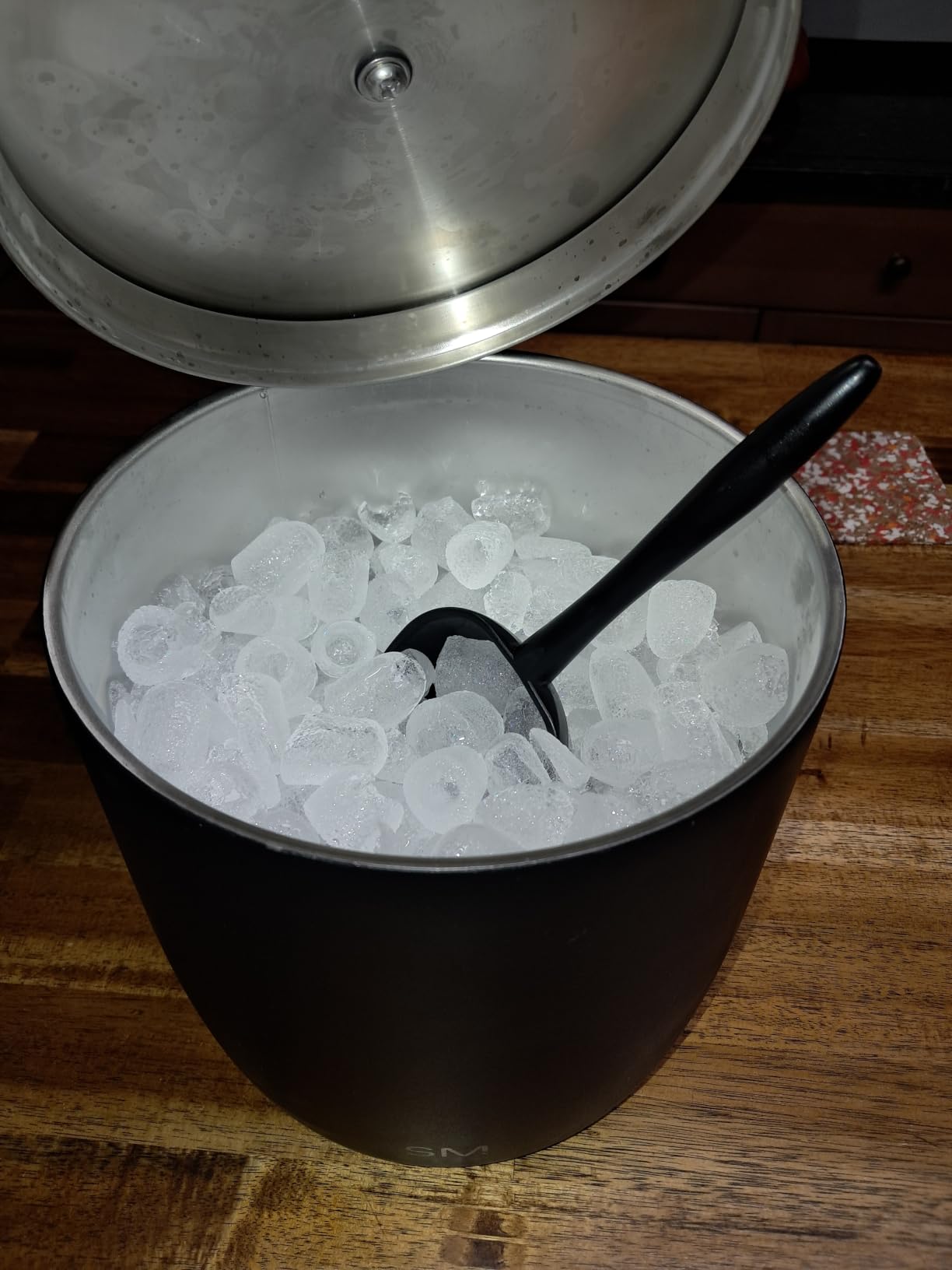 Simple Modern Vacuum Insulated Ice Bucket with Lid and Scoop | for Cocktail, Champagne, Wine, Beer, & Hosting | Stainless Steel 100oz Capacity for Large Parties | Rocks Collection | Midnight Black customer photo 1
