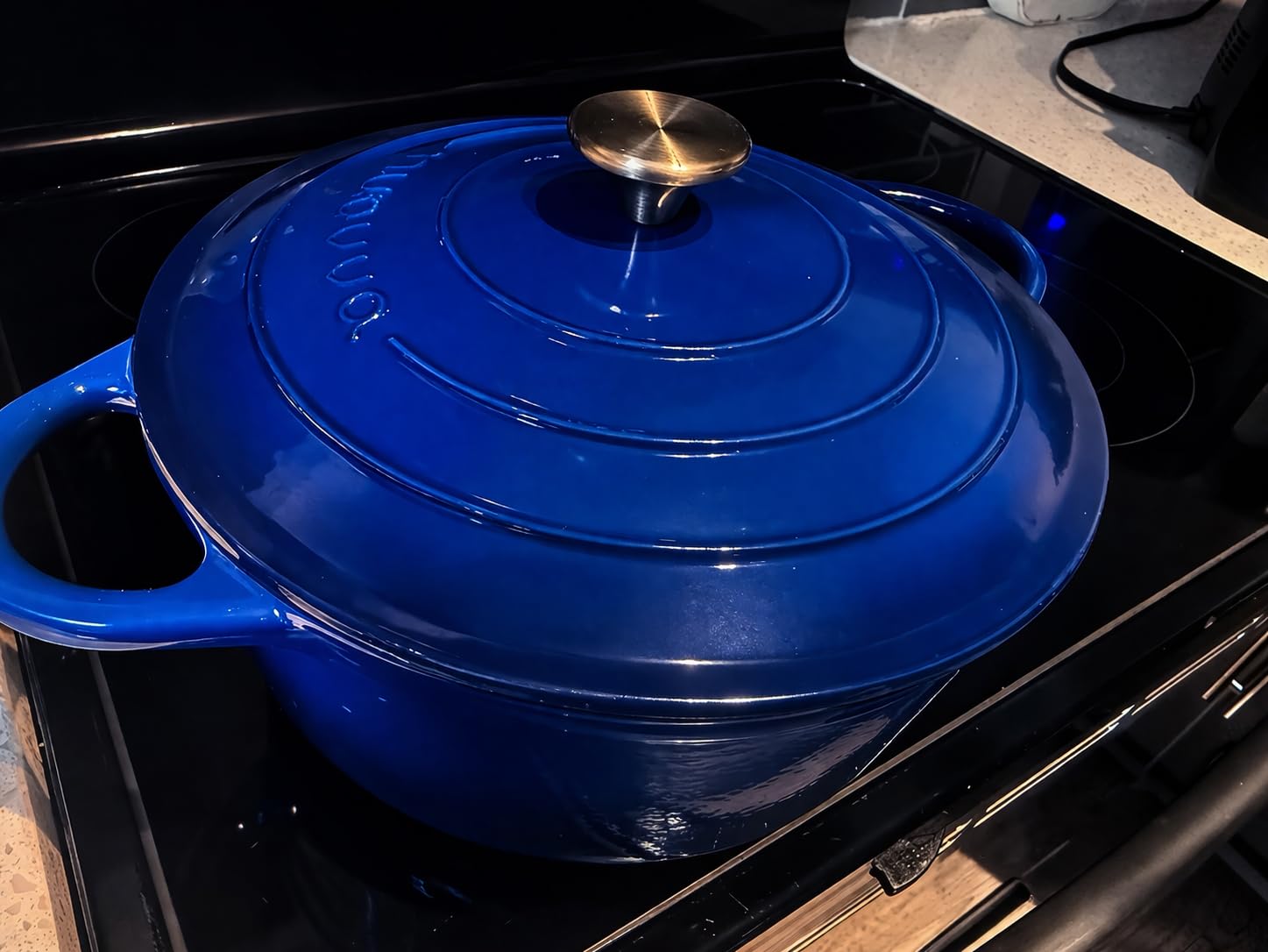 Nuovva Enamelled Cast Iron Dutch Oven Pot with Lid-6.4 Quart, Dark Blue customer photo 2
