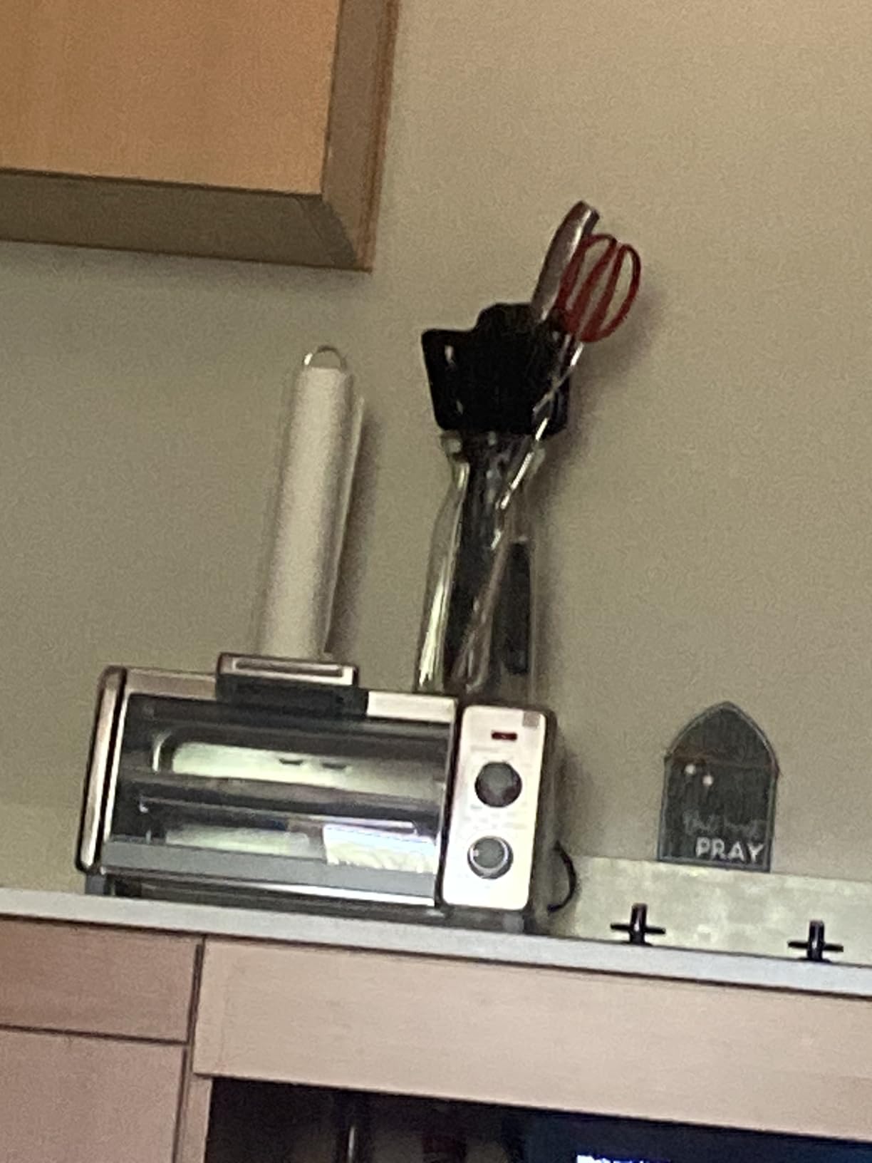 BLACK+DECKER 4-Slice Air Fry Toaster Oven, 5-in-1 Countertop Oven | Air fry, bake, broil, toast and keep warm with EvenToast technology and room for a 9-inch pizza. customer photo 1
