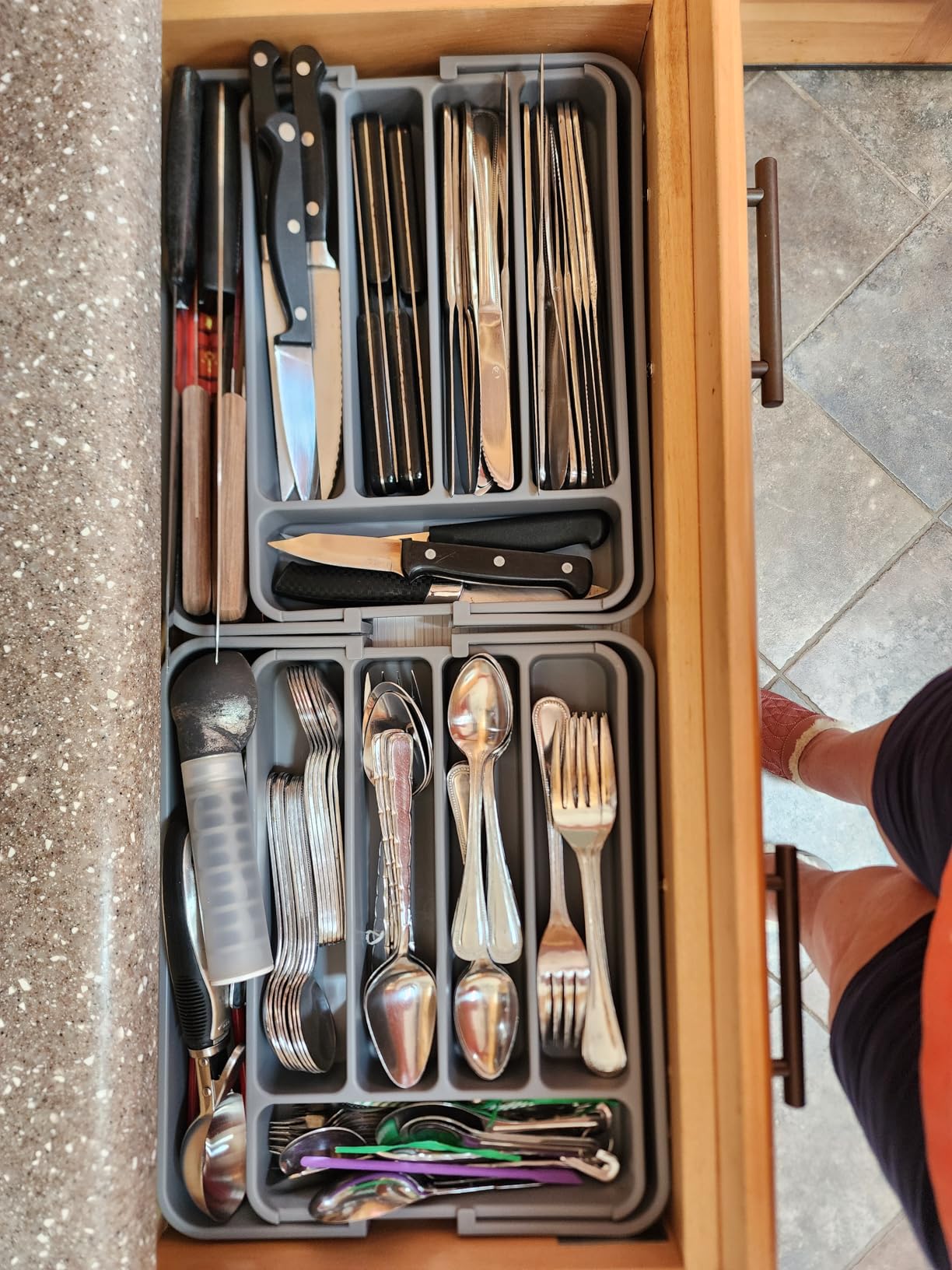 Aujen Silverware Drawer Organizer, Adjustable Utensil Cutlery Tray | Expandable Kitchen Organizer for Forks Knives, Multipurpose Kitchen Storage, Apartment Essentials, Black, Medium customer photo 2