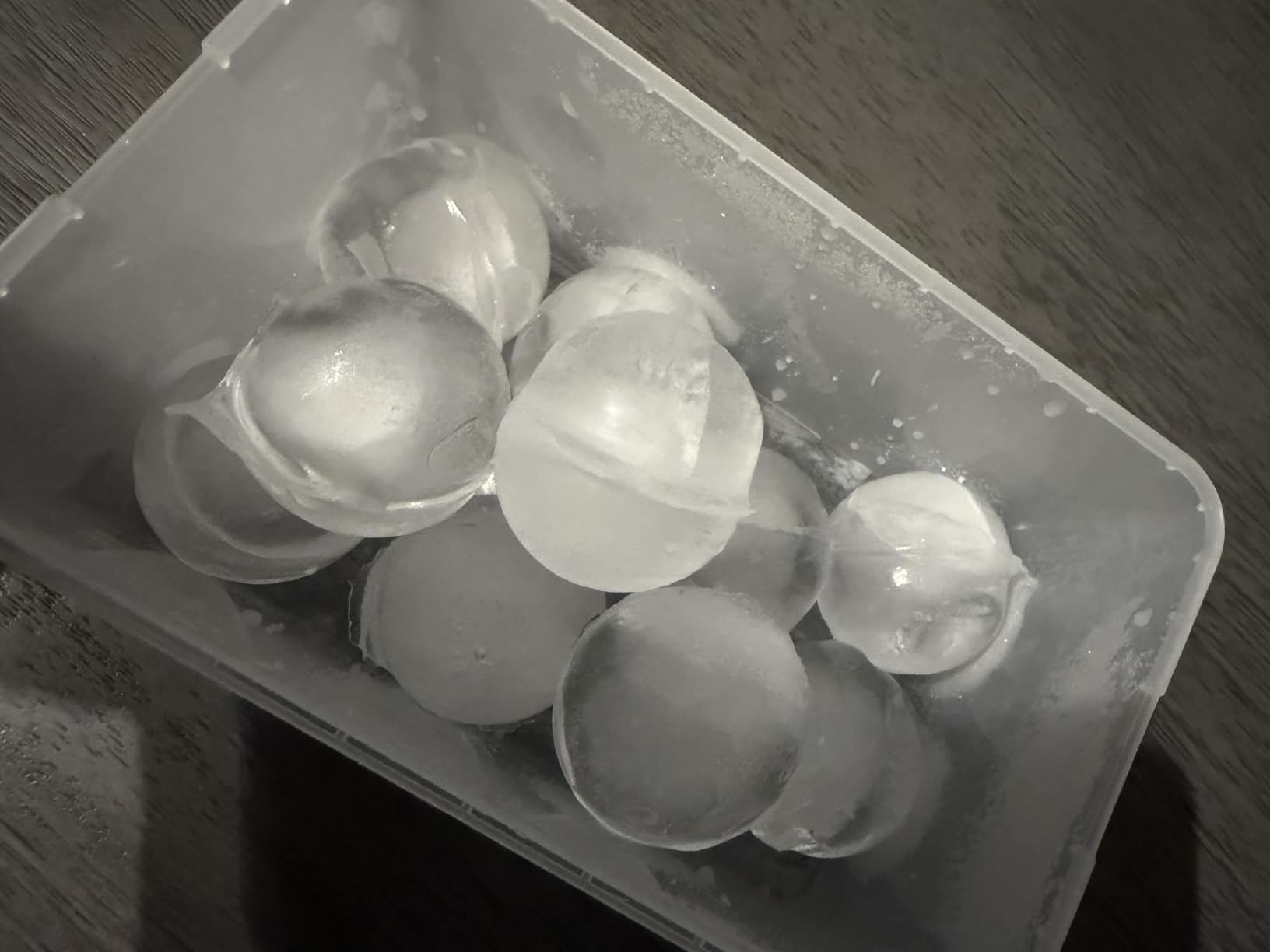 WIBIMEN Large Ice Cube Molds, Big Round Whiskey Ice Cube Trays for Freezer, Easy to Fill & Release, Whiskey Bourbon Cocktail (1.9In*6 Balls - Blue/2 Pack) customer photo 1